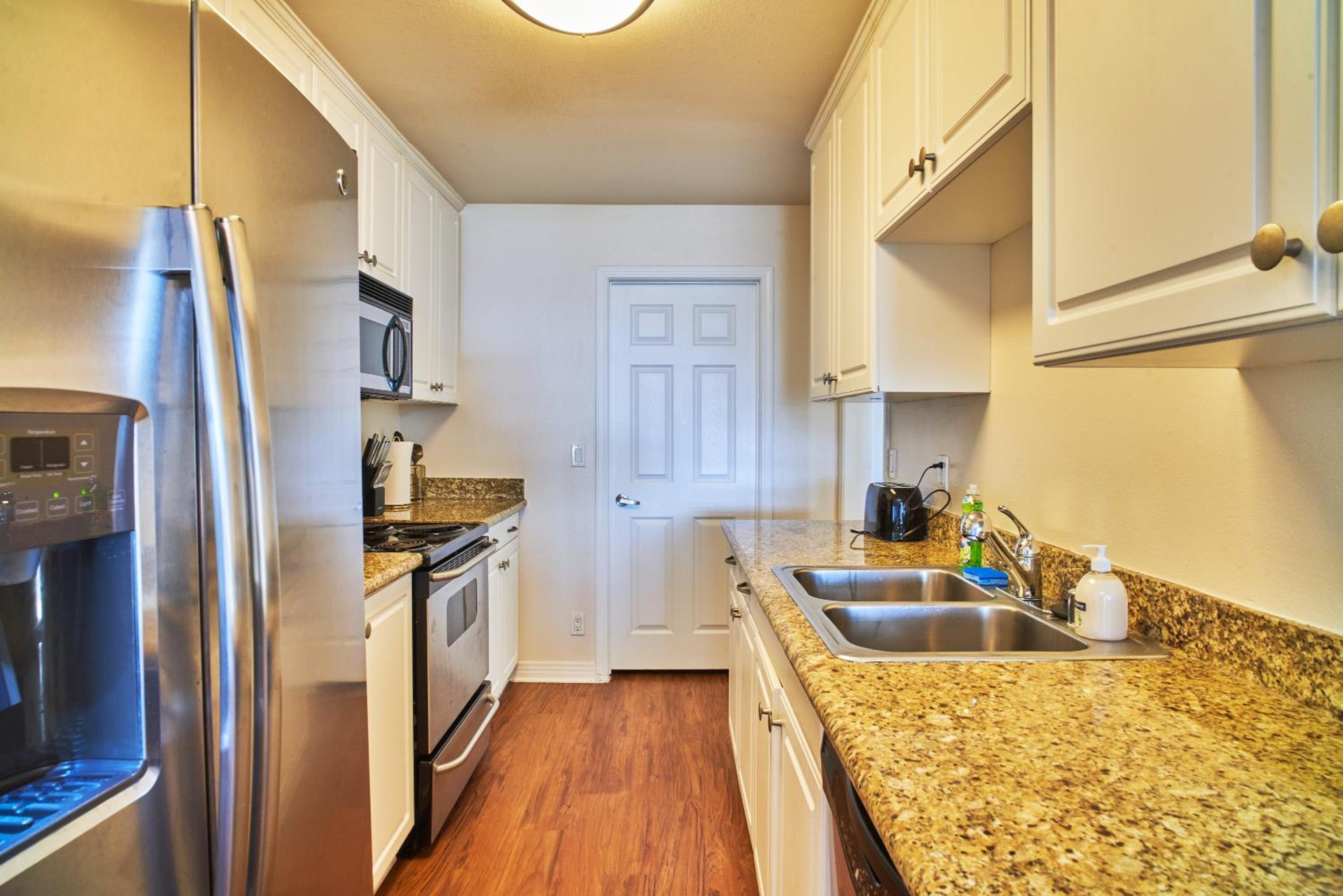 Los Angeles Vacations - Venice Beach Property With Water Views - Property Image 28