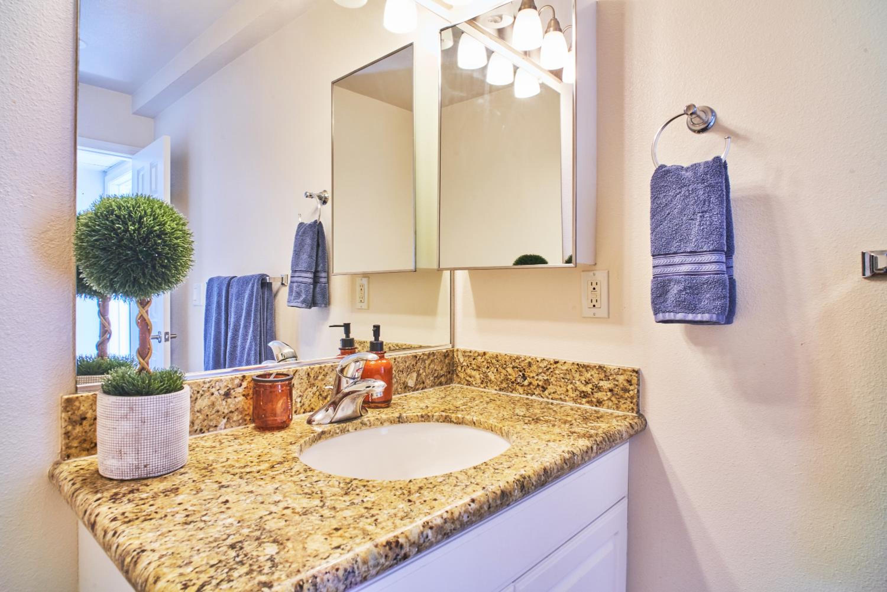 Los Angeles Vacations - Venice Beach Property With Water Views - Property Image 1