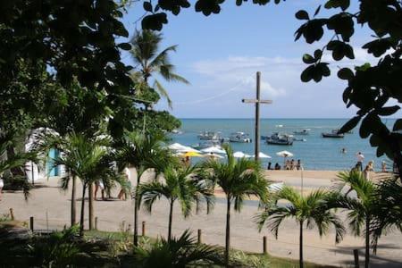 Apt na Praia do Forte em Condomínio frente mar!