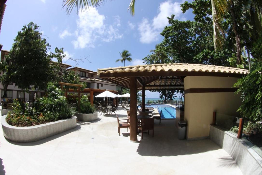 Apt na Praia do Forte em Condomínio frente mar!