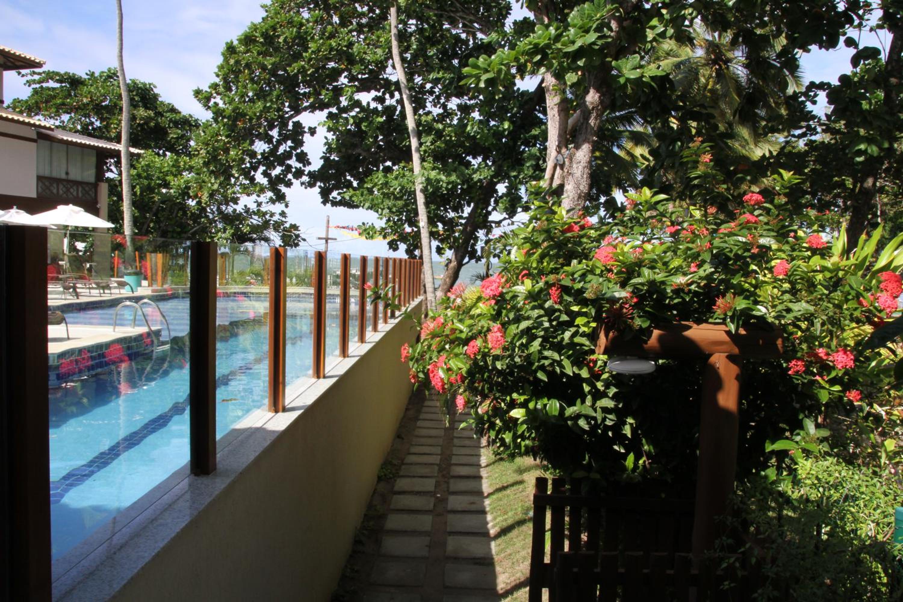 Apt na Praia do Forte em Condomínio frente mar!