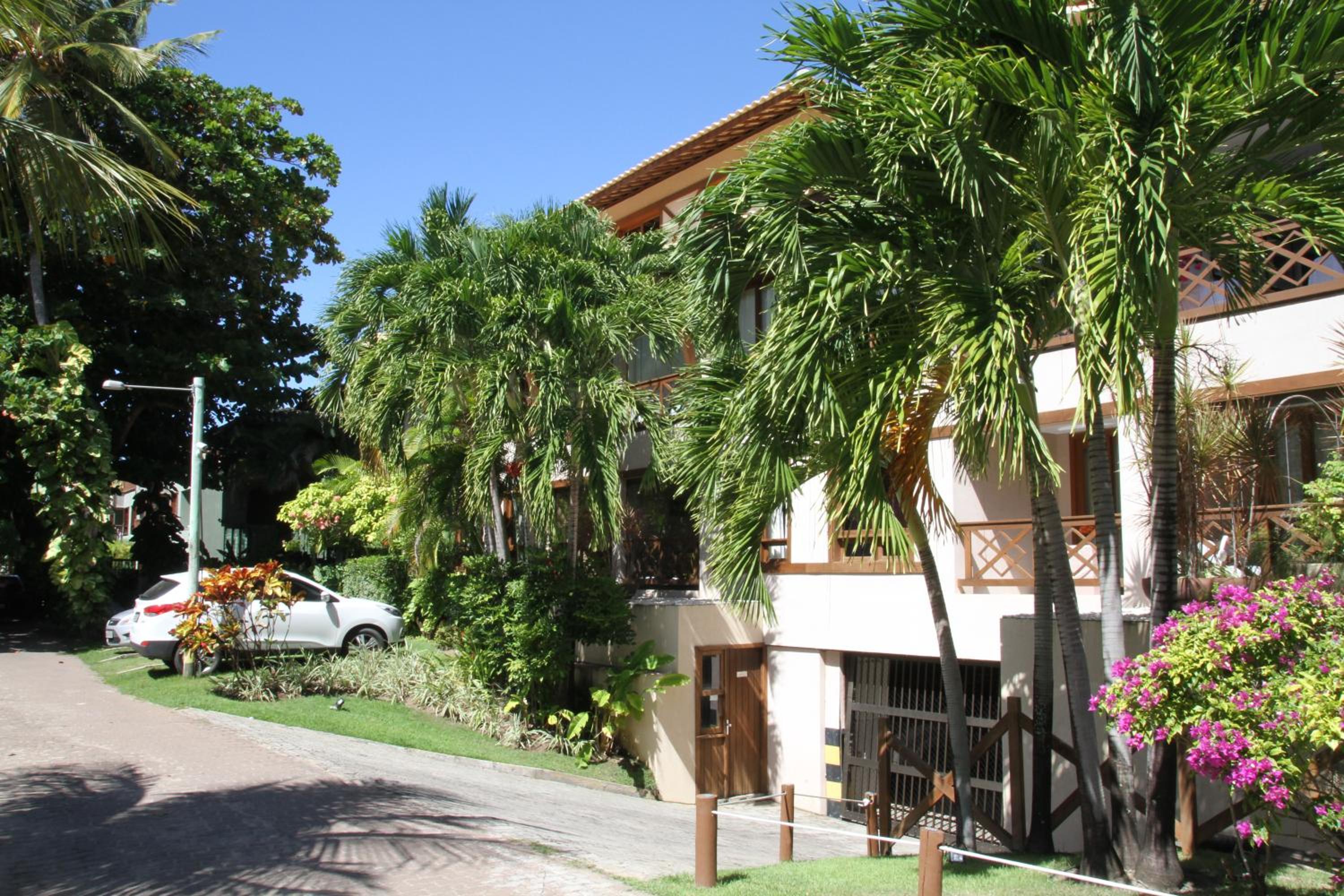 Apt na Praia do Forte em Condomínio frente mar!
