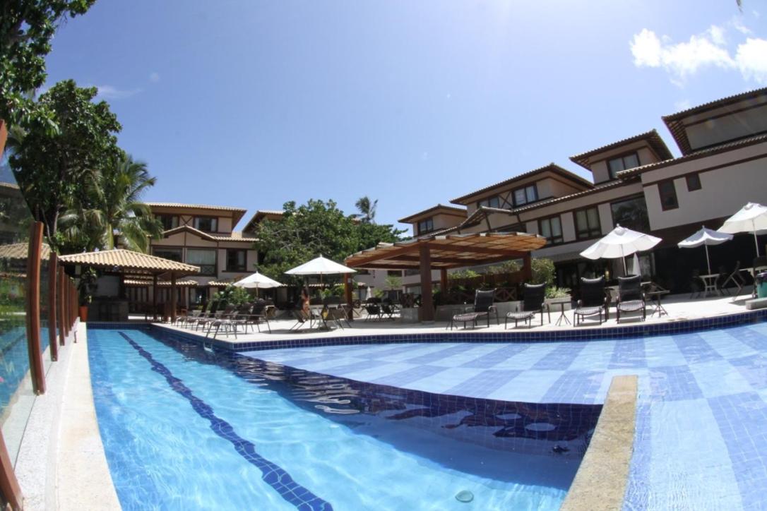 Apt na Praia do Forte em Condomínio frente mar!
