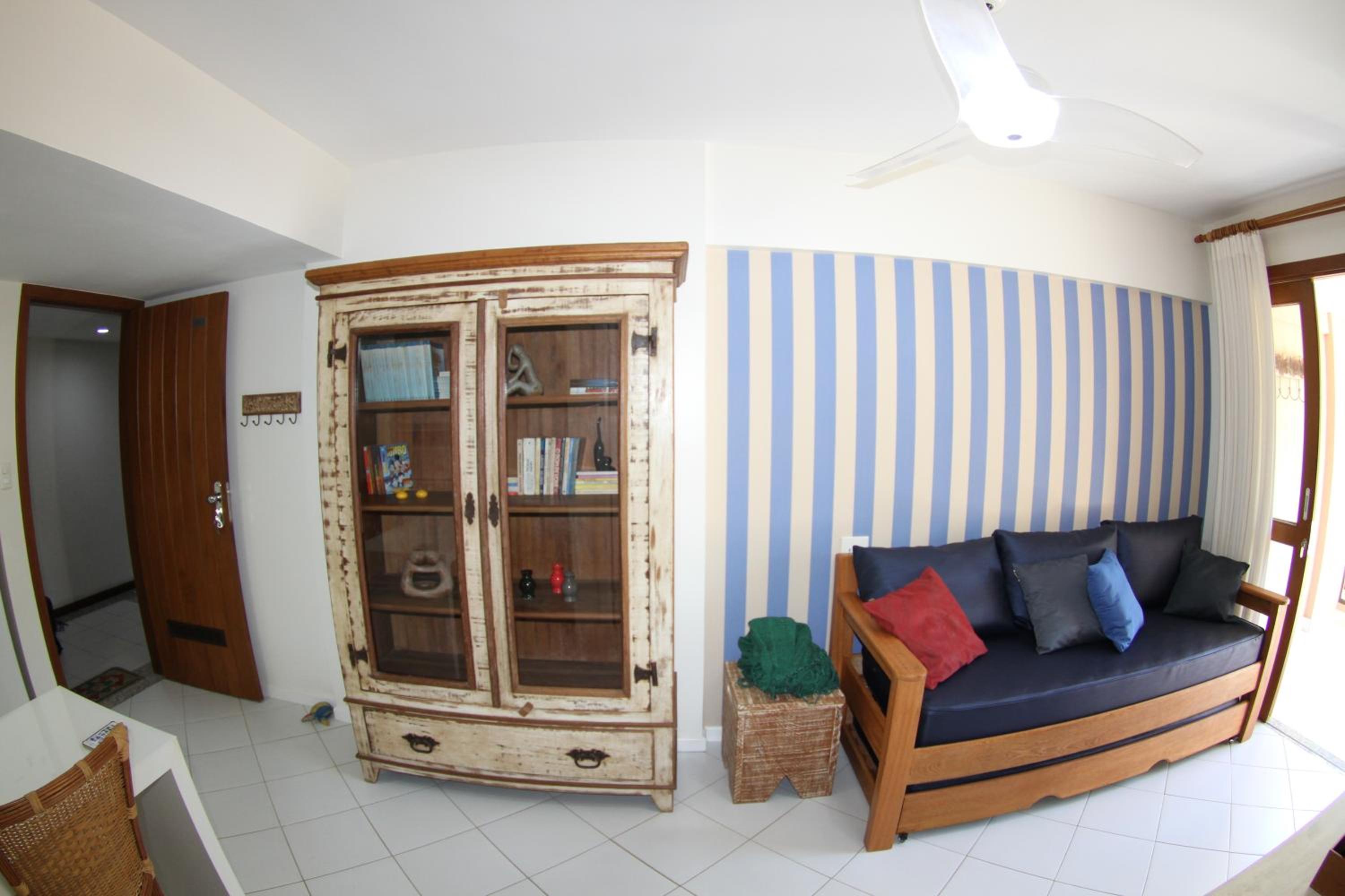 Apt na Praia do Forte em Condomínio frente mar!
