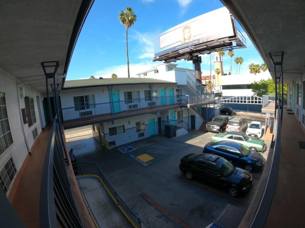 Hollywood Guest Inn