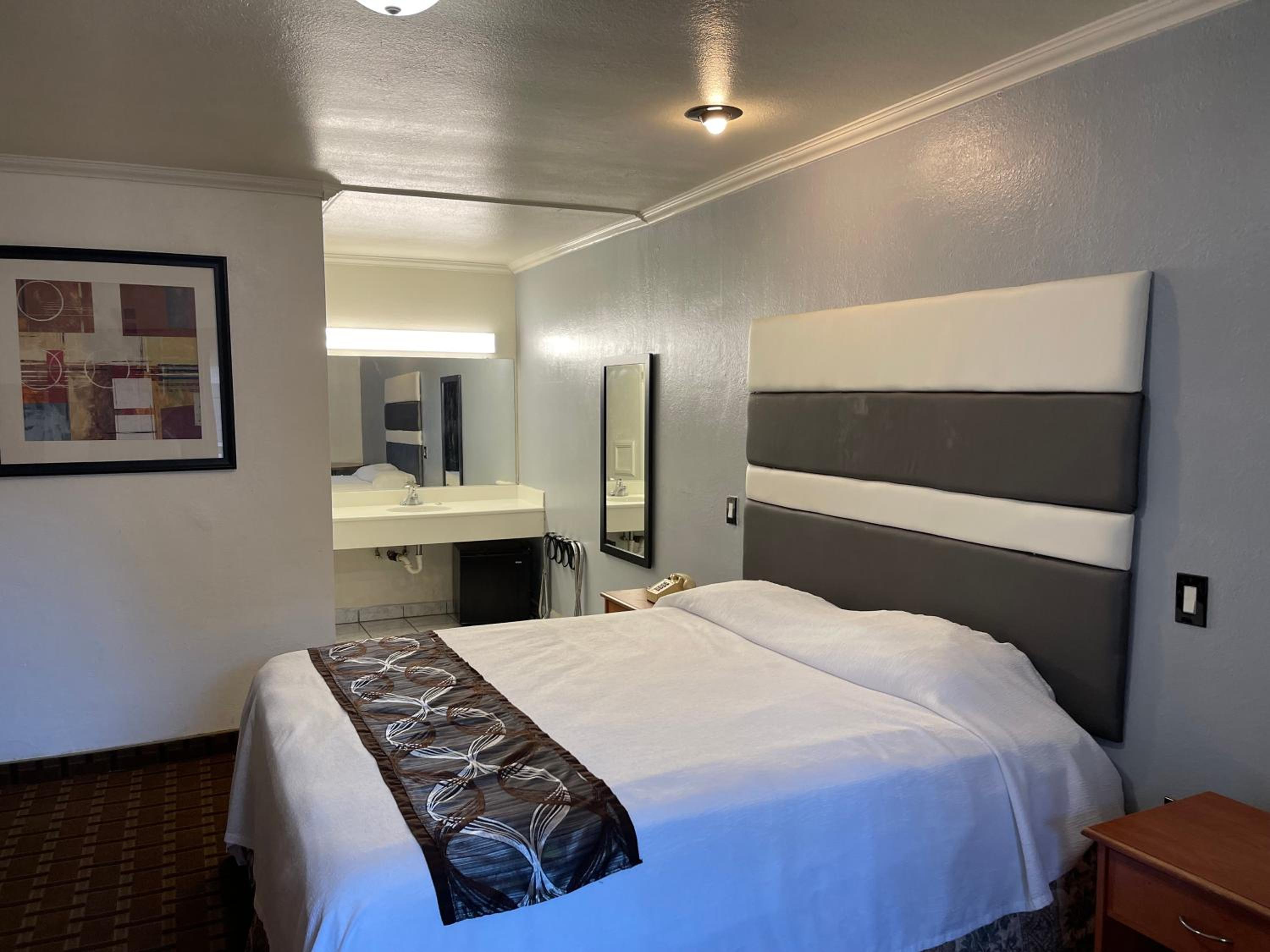 Hollywood Guest Inn