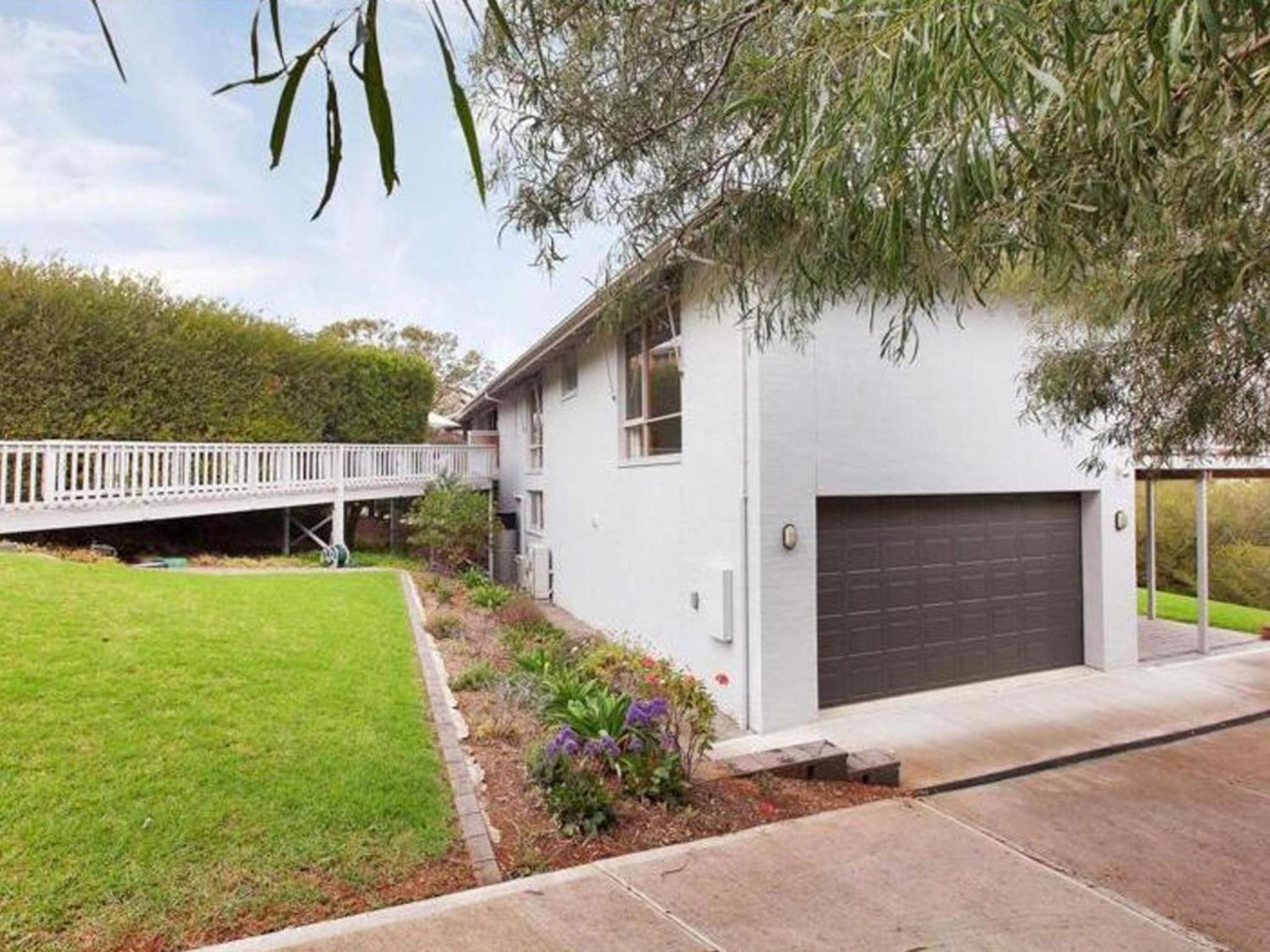 2 View Court