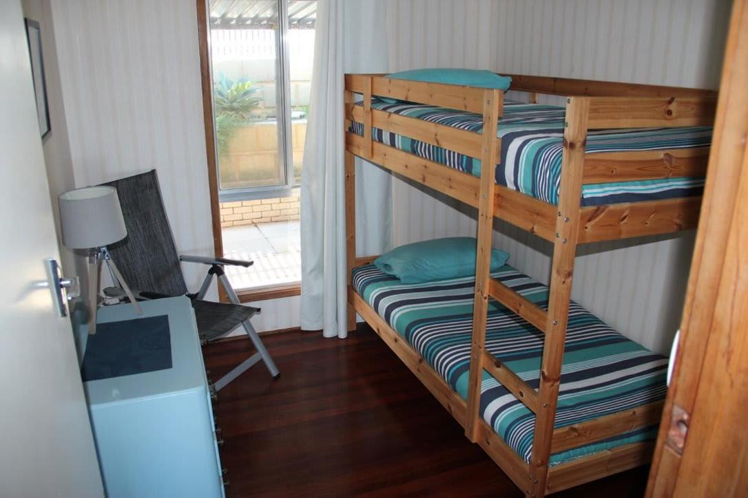 The Beach Shack - OCEAN VIEWS, CLOSE TO THE BEACH