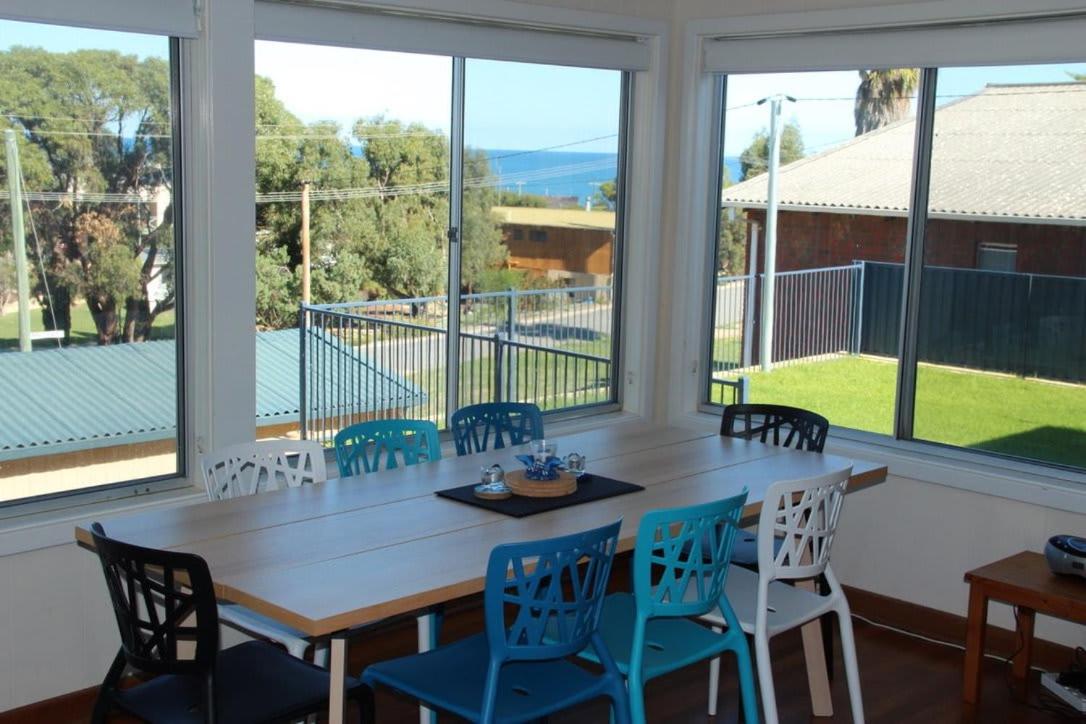 The Beach Shack - OCEAN VIEWS, CLOSE TO THE BEACH