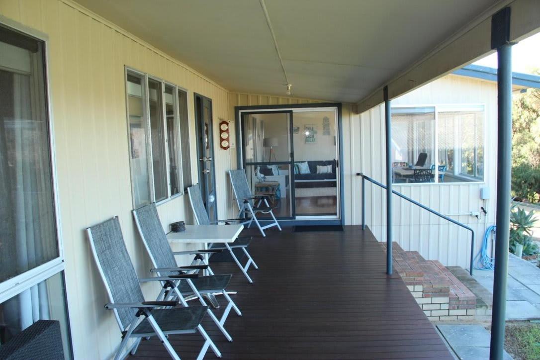 The Beach Shack - OCEAN VIEWS, CLOSE TO THE BEACH
