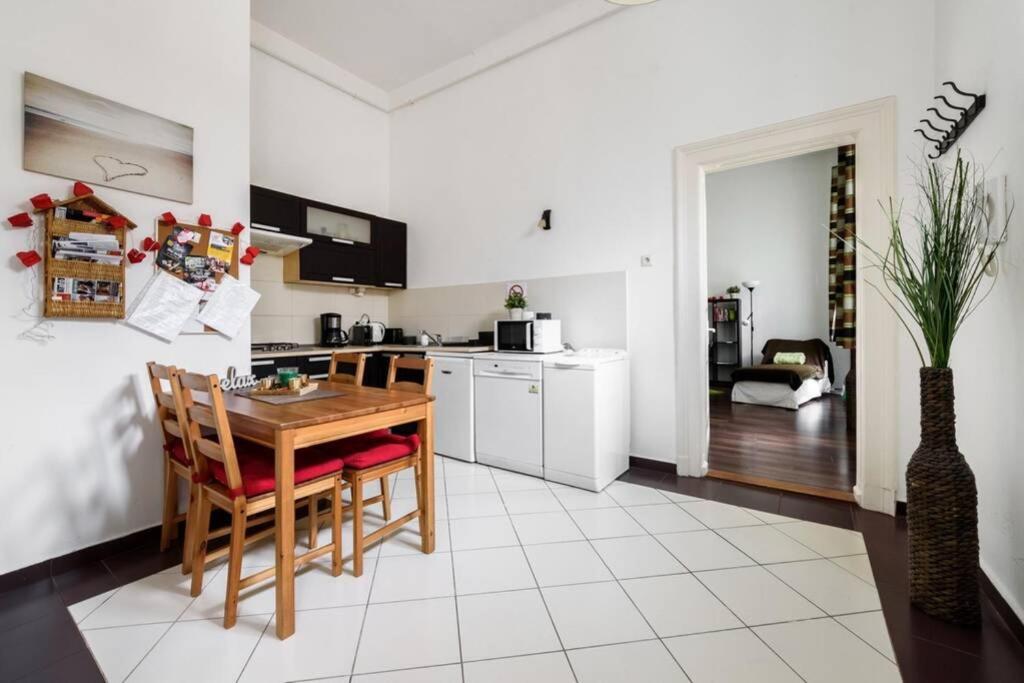 Diamond Home Apartment - City Center view 3