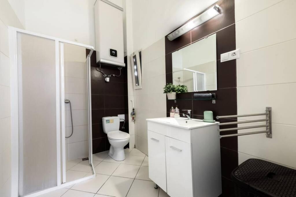 Diamond Home Apartment - City Center view 4