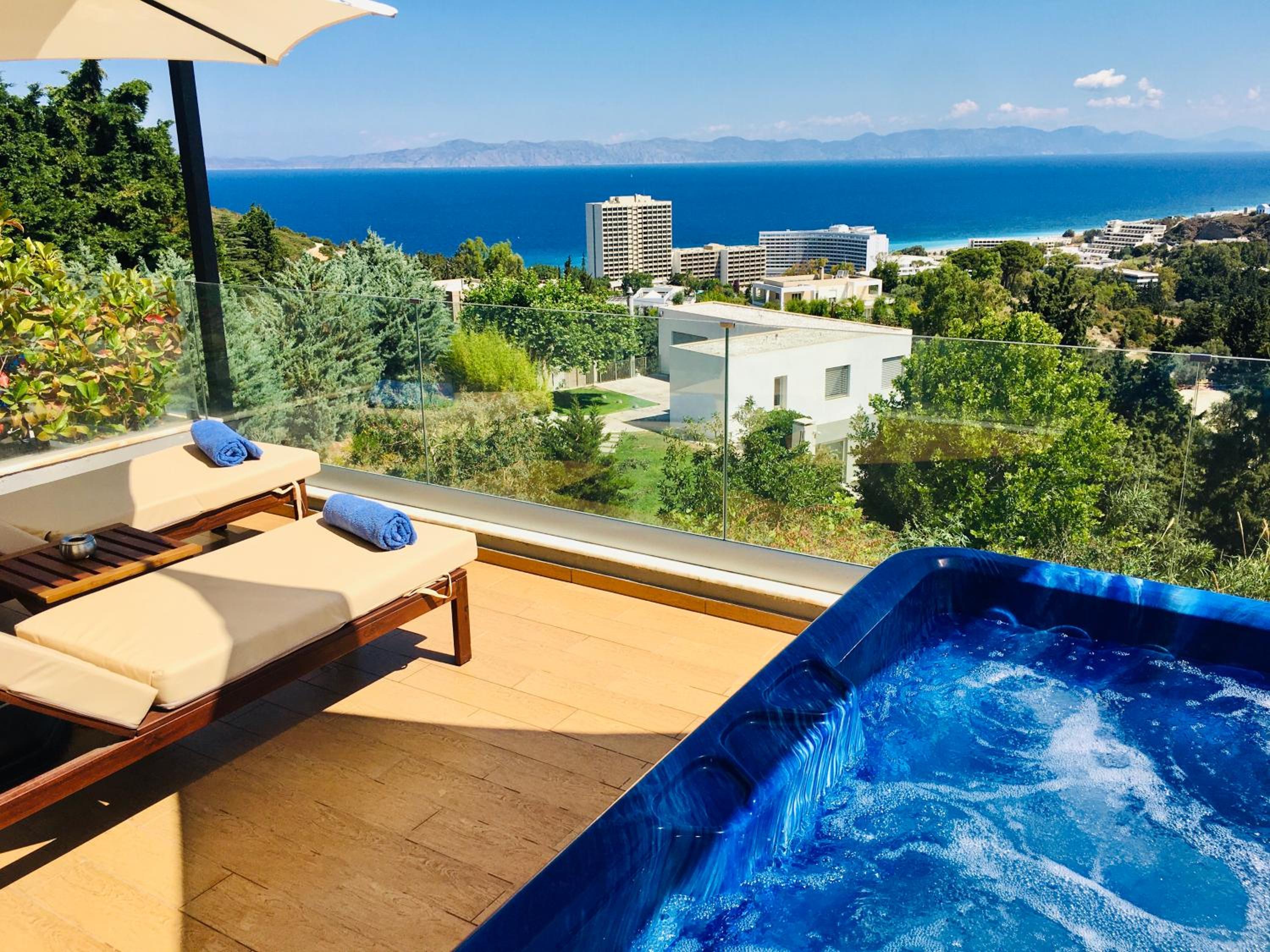 FlyViewFlatsBLUE PrivateHotTub with SeaView photo 4