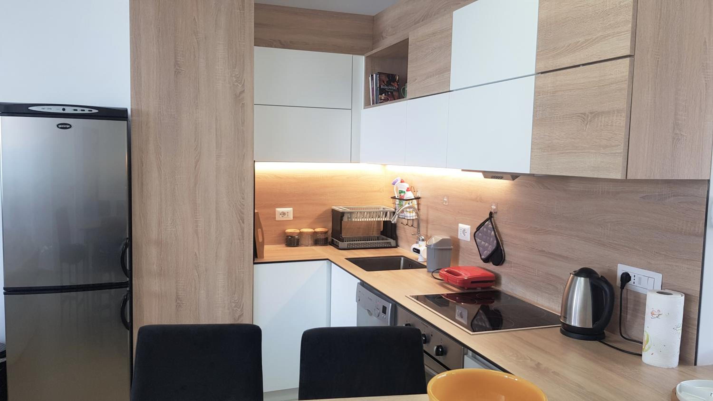 M&I Beach Apartment with Sea View
