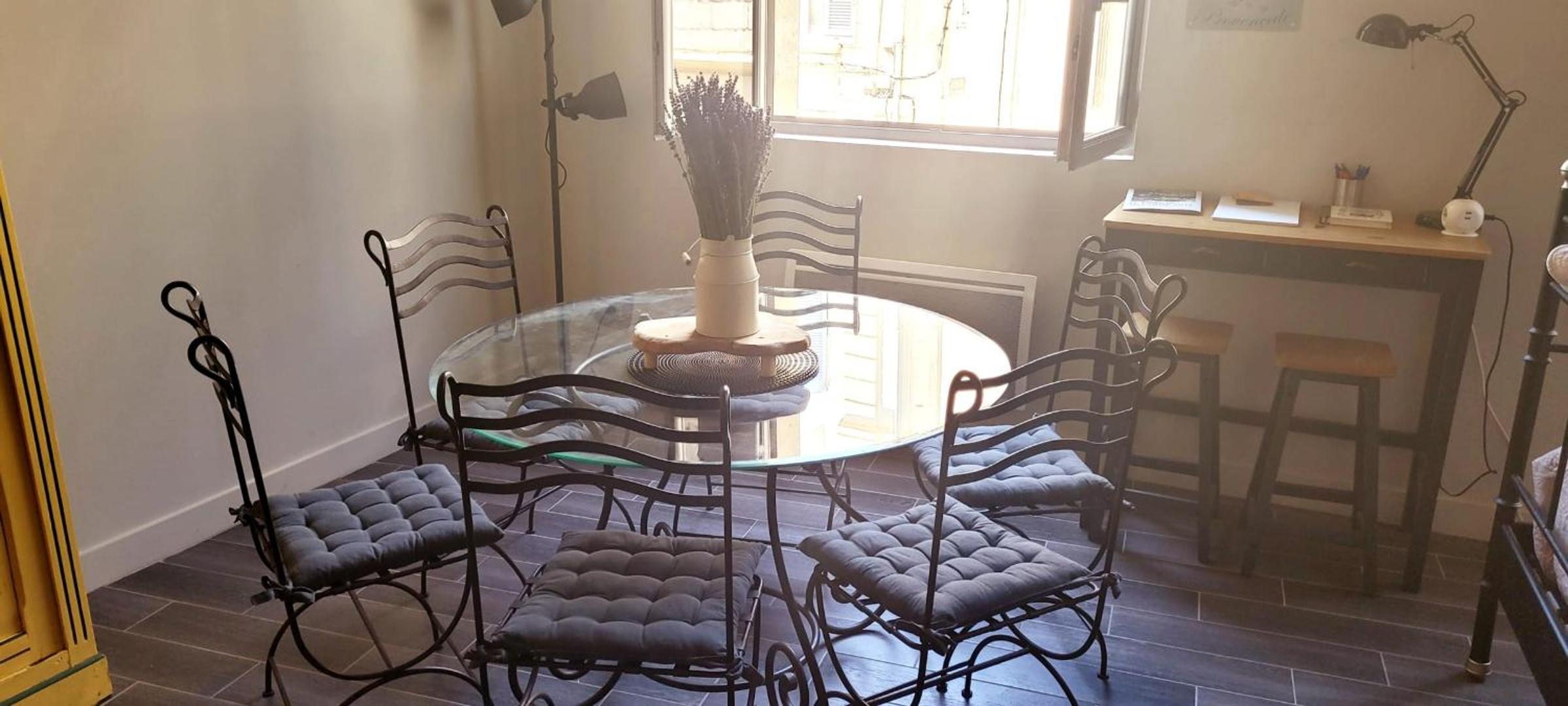 La Doucette Provencale Cozy Nest In Avignon view 3