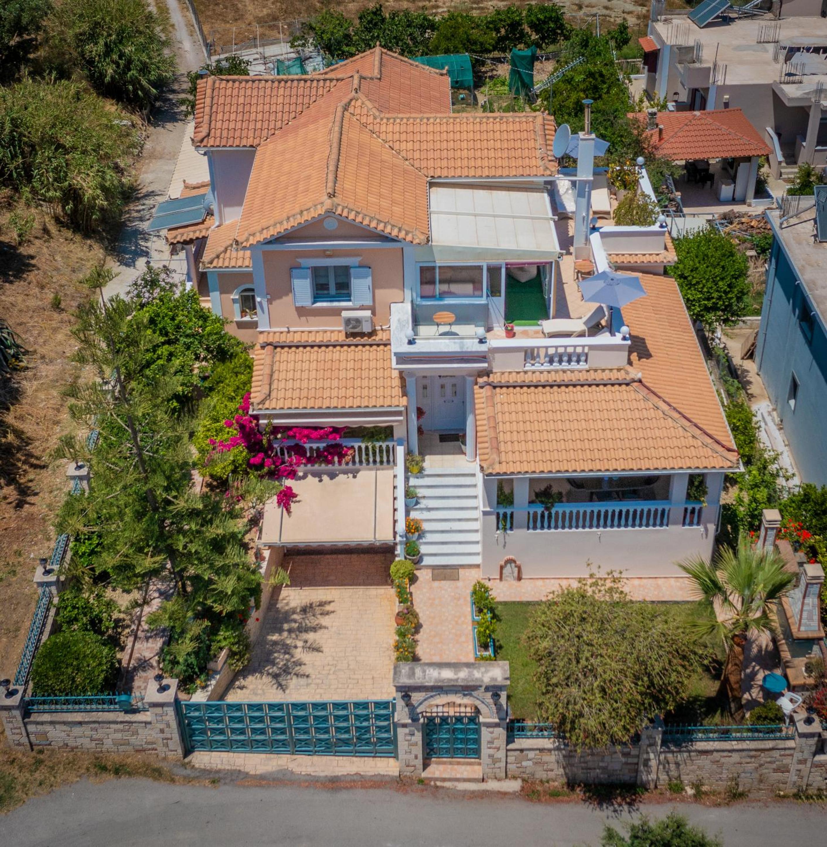 Hotel Matina's Family House with your Private Jacuzzi! - Image 1