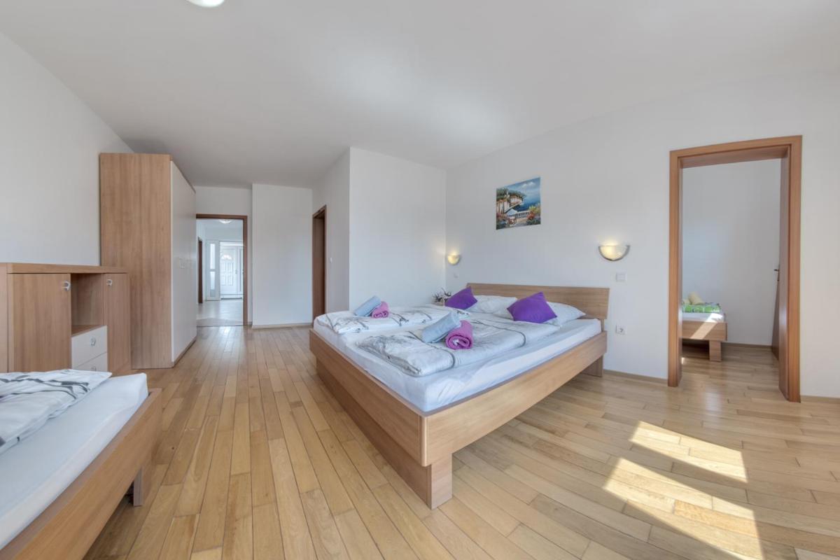 Villa GRACIA - big house, pool, bbq, playground & table tennis, game room with billiards & table football, Pula, Istria view 5