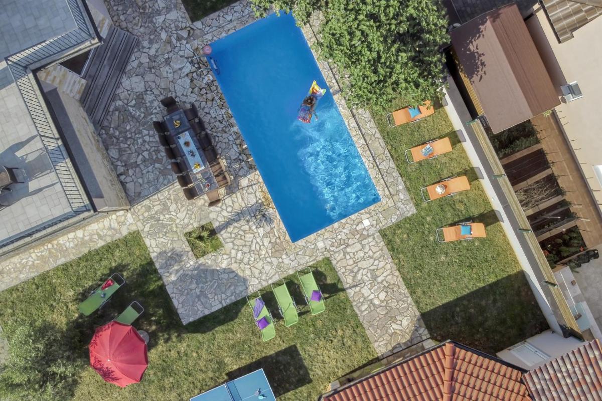 Villa GRACIA - big house, pool, bbq, playground & table tennis, game room with billiards & table football, Pula, Istria view 3