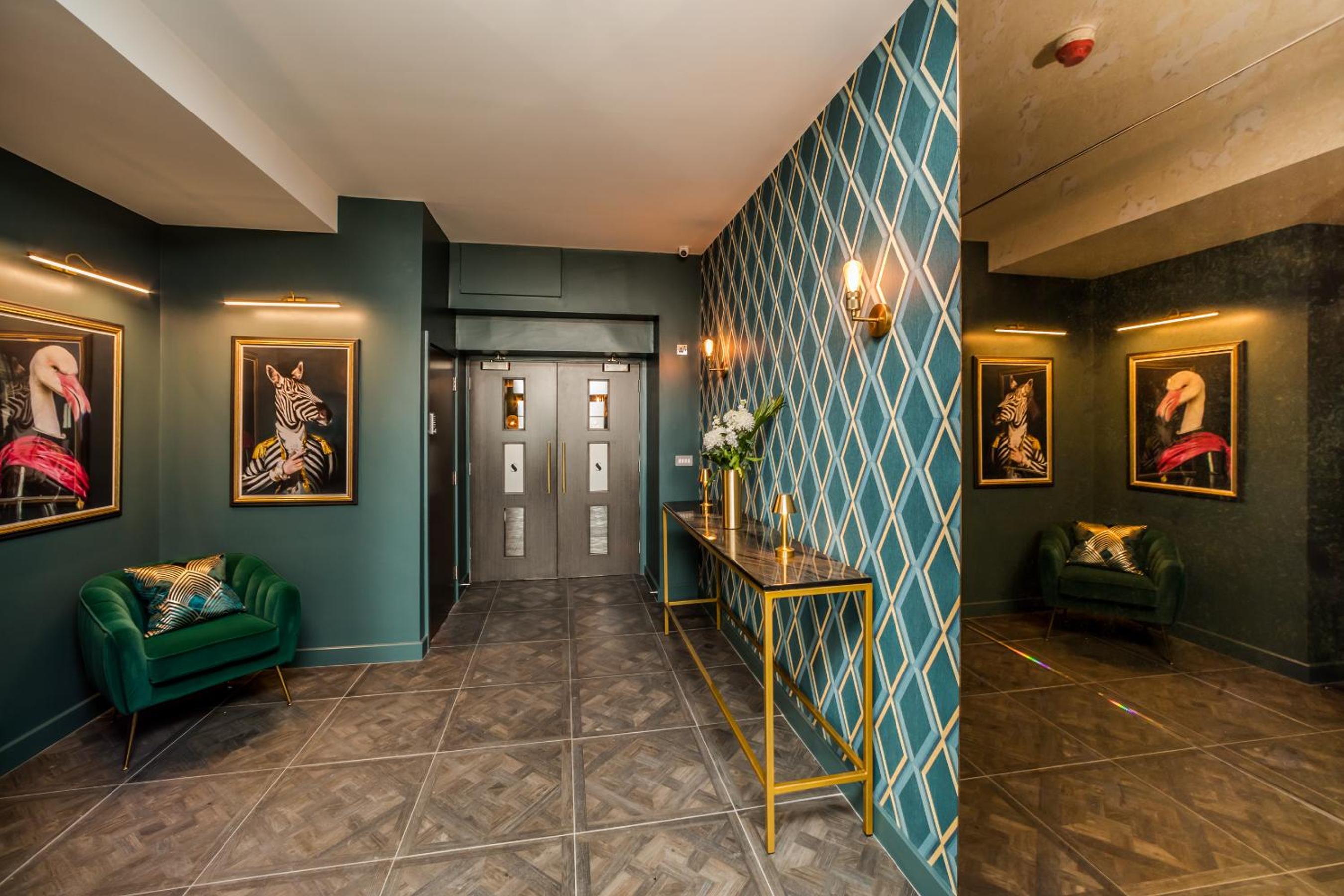 Huddersfield Vacations - Stay Hotel - Property Image 2