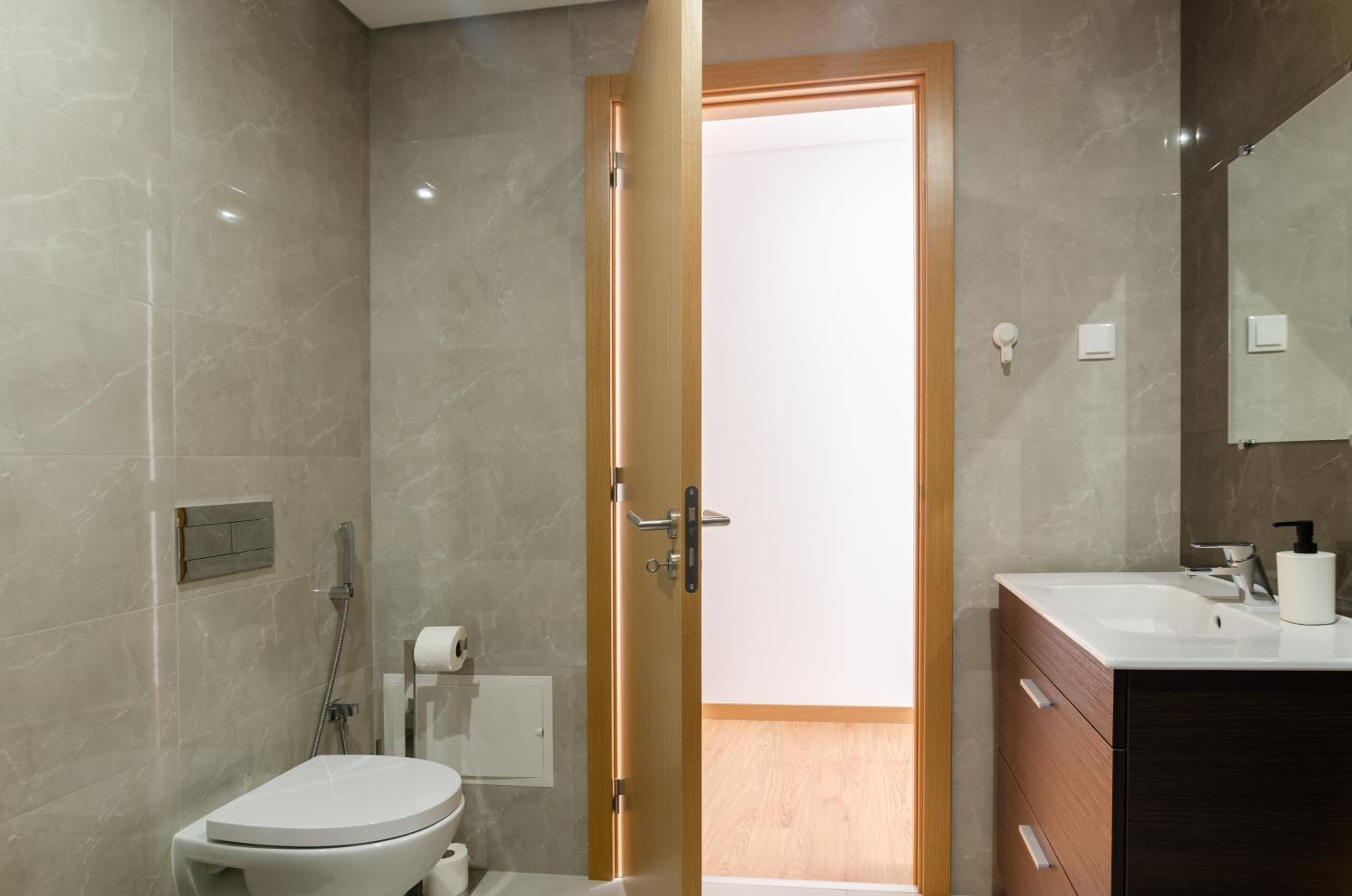 North Breeze - 2 Bedroom Apartment with Rooftop Pool