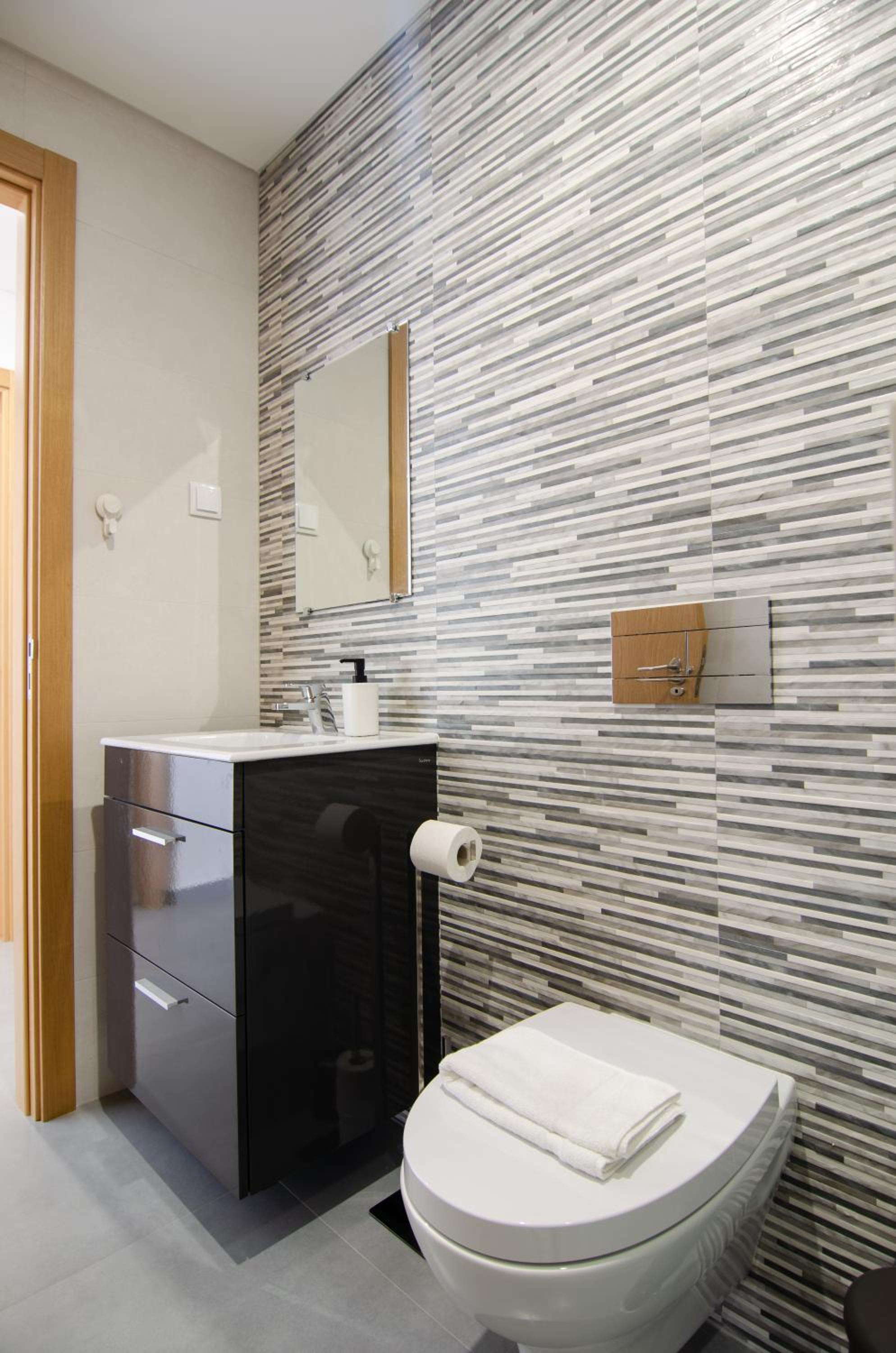 North Breeze - 2 Bedroom Apartment with Rooftop Pool