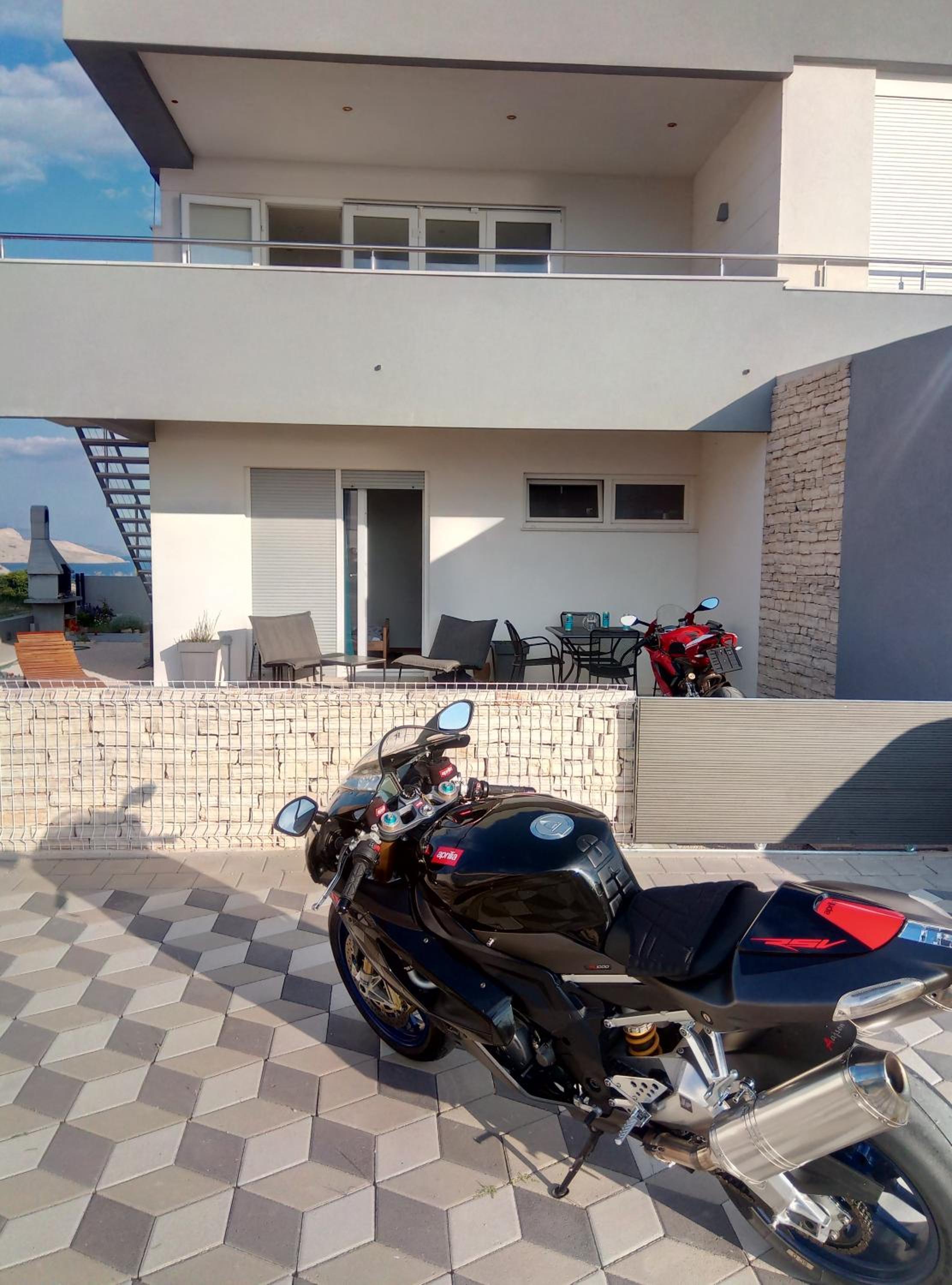 Metajna modern ap 2+2 view 4