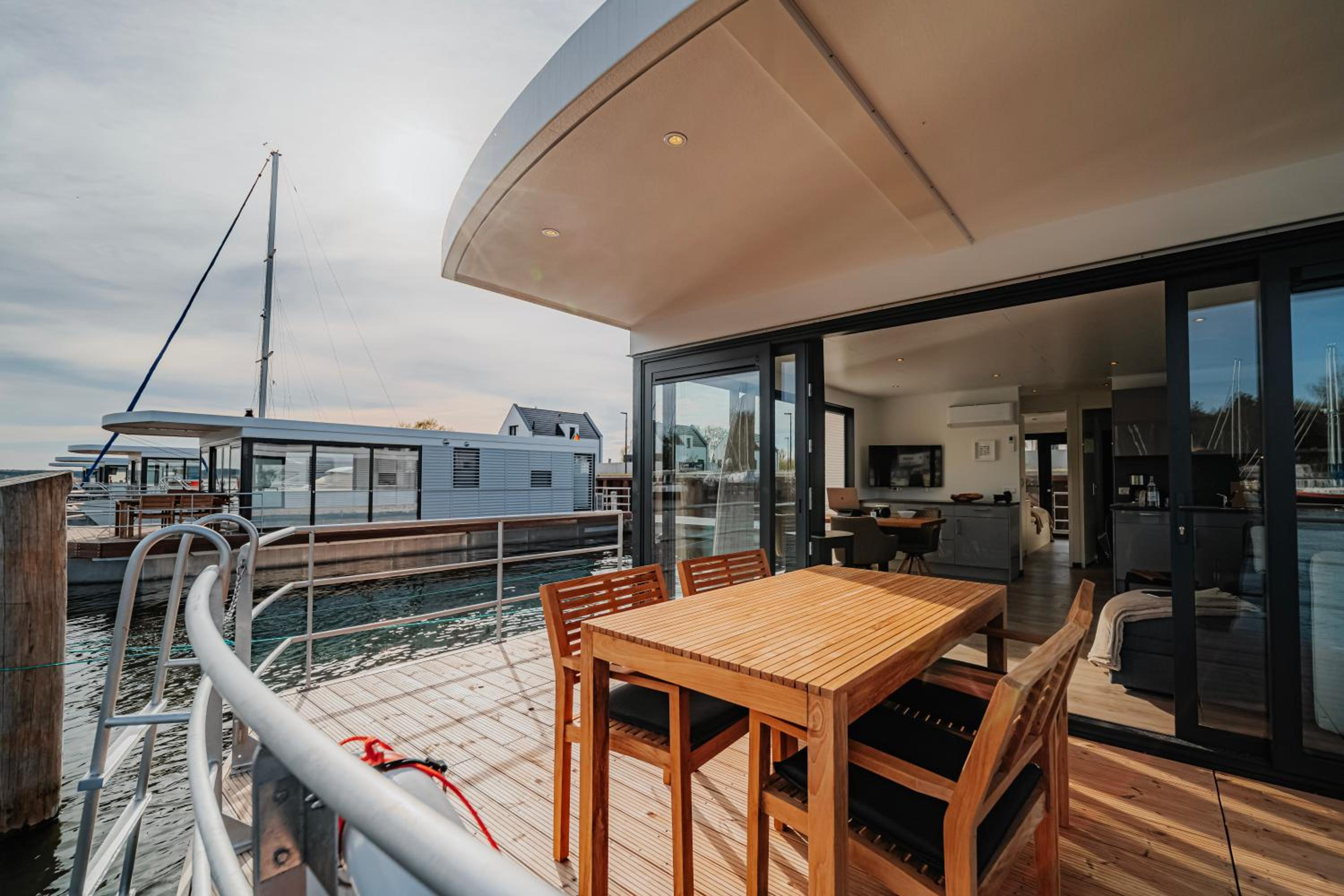 Schwimmendes Ferienhaus 