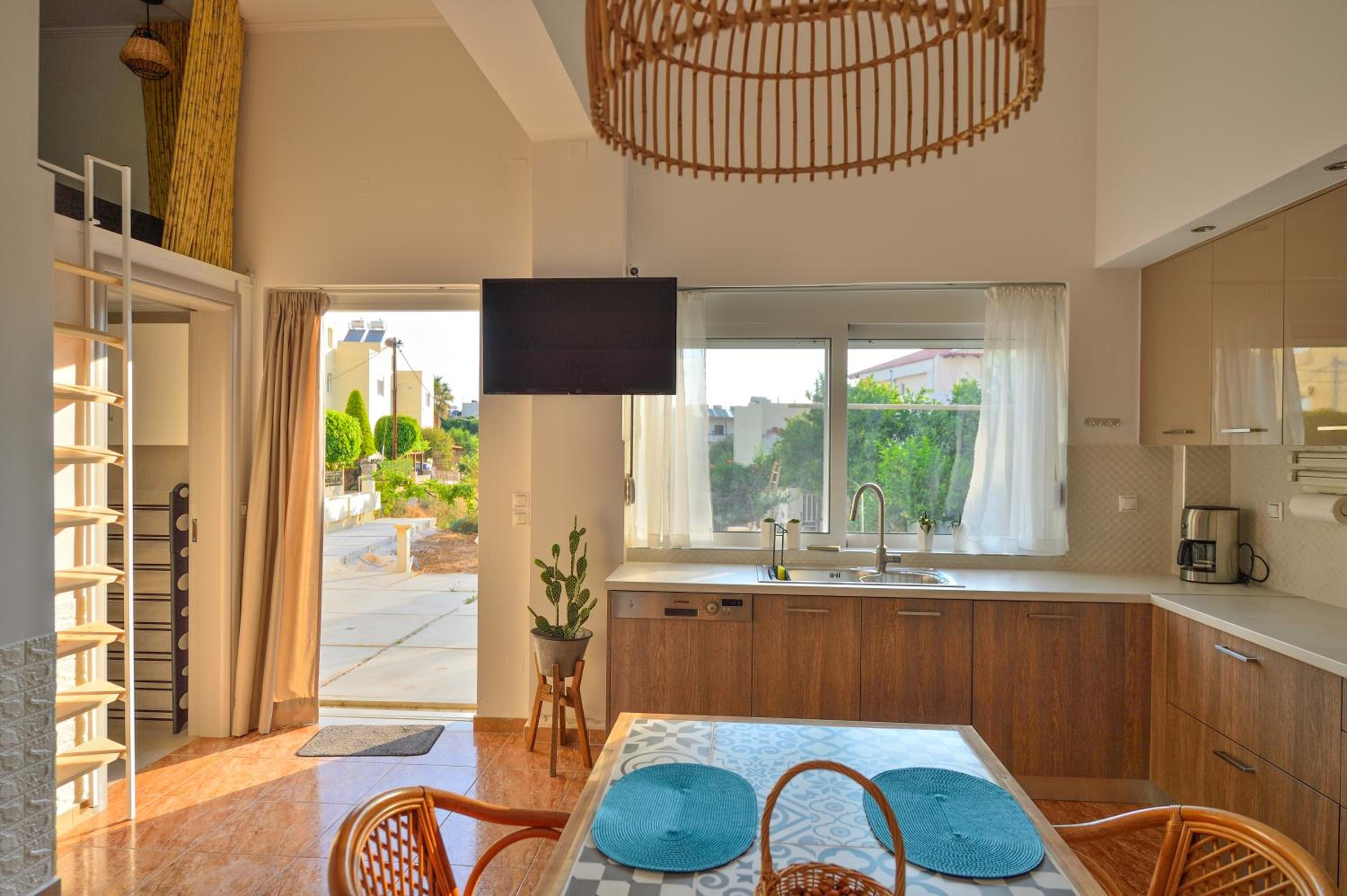 Mpoulakis Apt 46