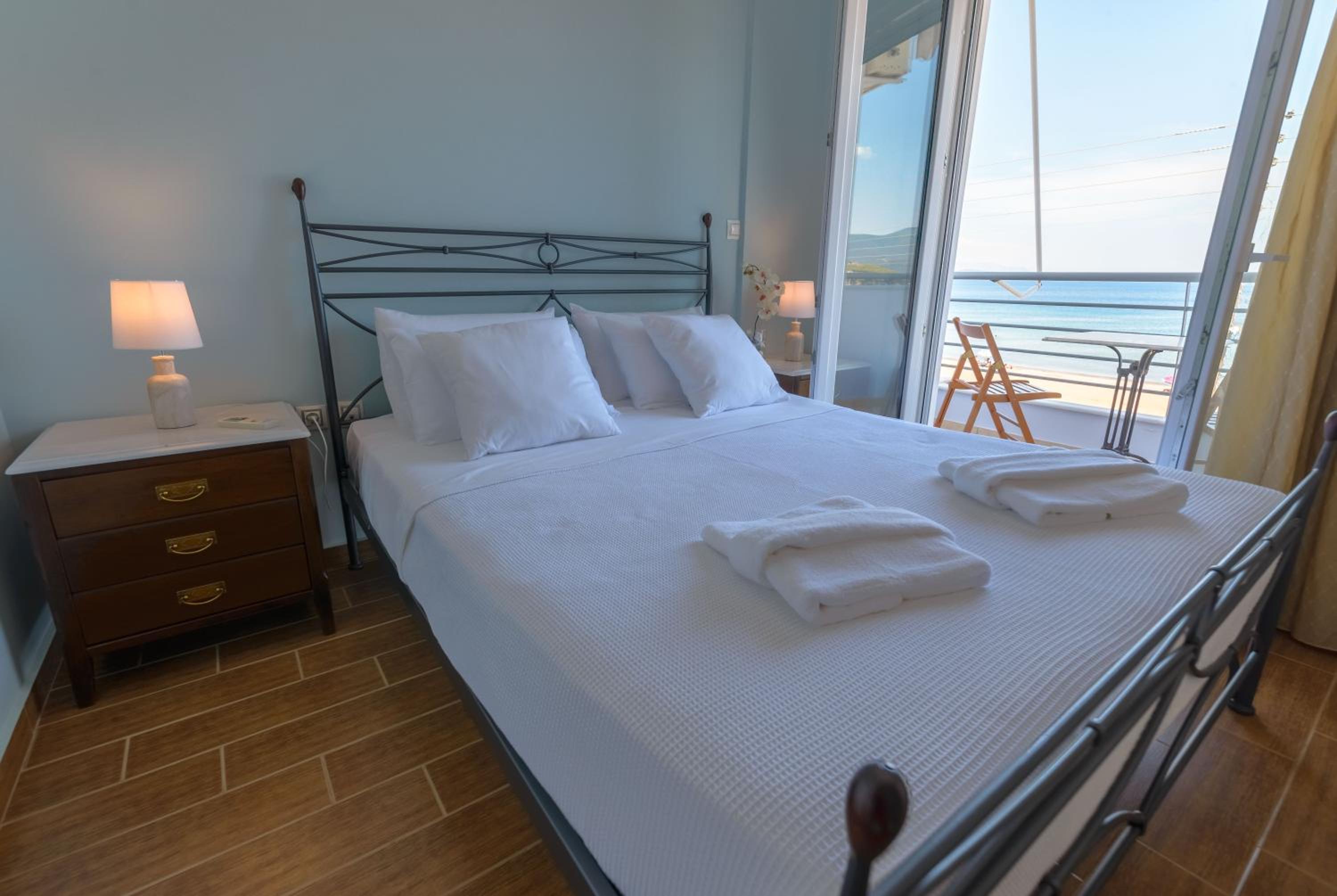 Lemoni Luxury Residence in front of the Sea view 5