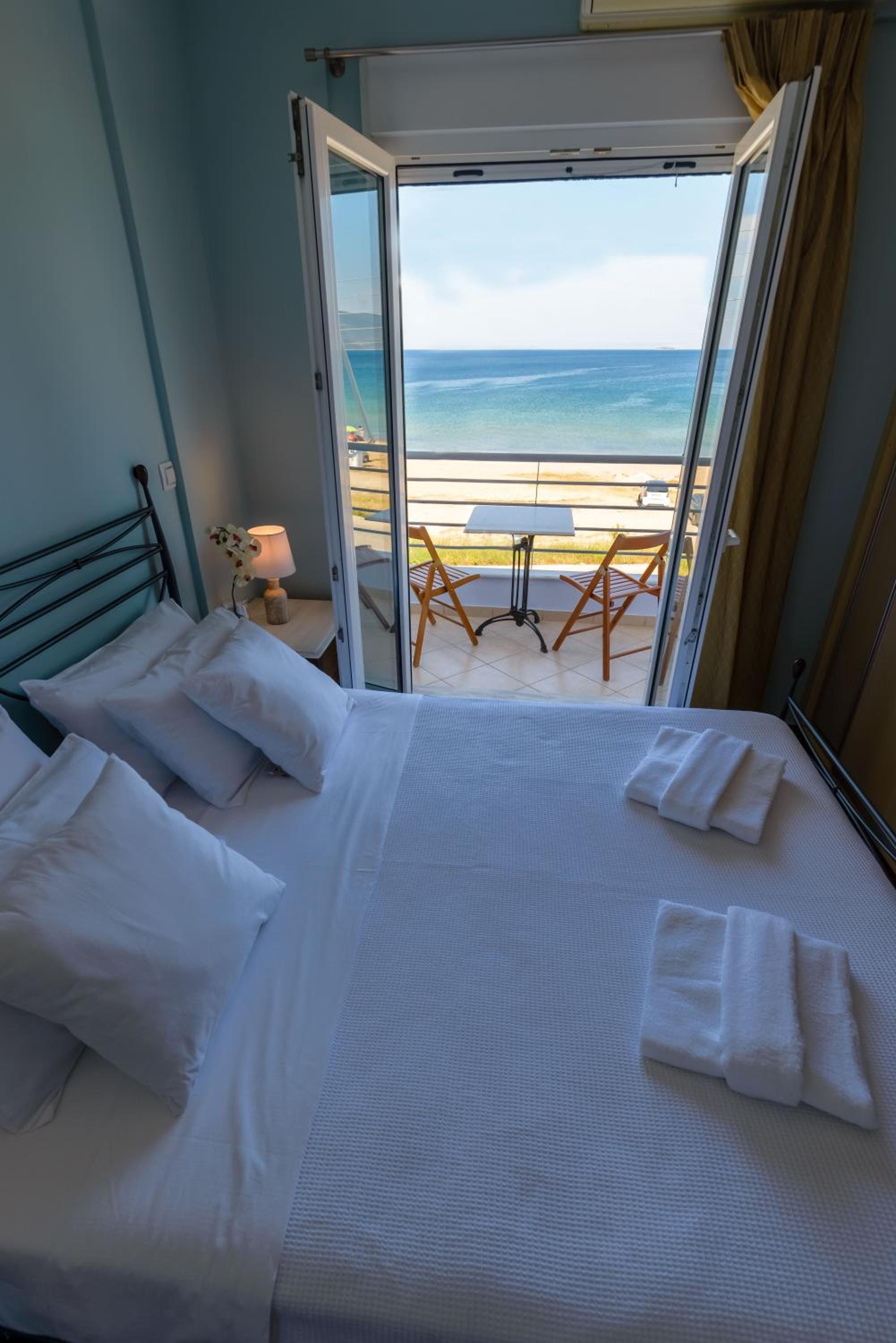 Lemoni Luxury Residence in front of the Sea view 4