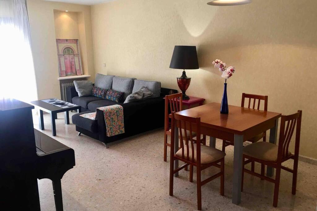 Confortable-tranquilo apartamento junto al centro