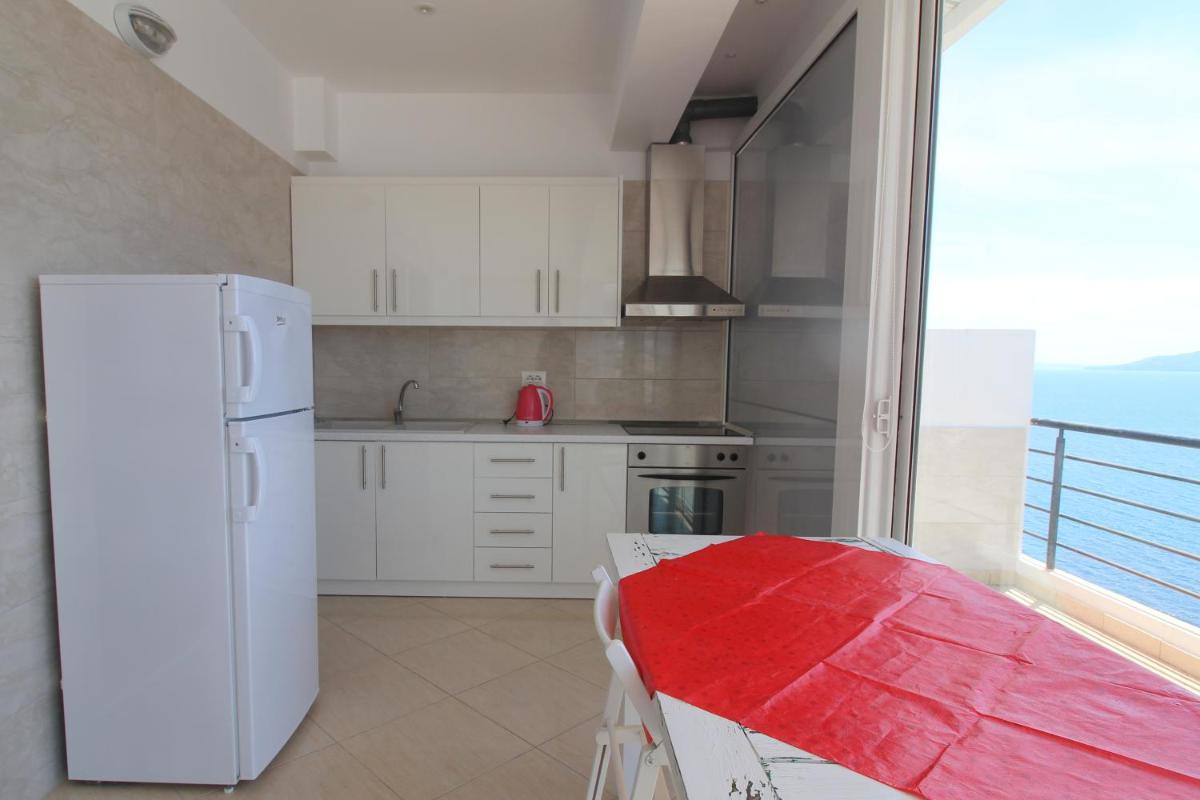 Eleana Apartments