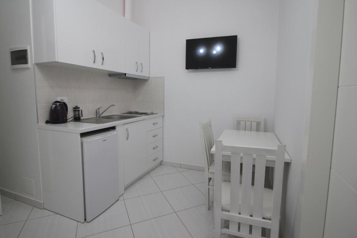 Eleana Apartments