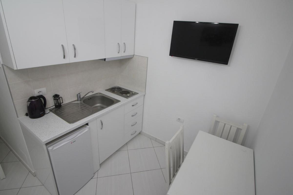 Eleana Apartments
