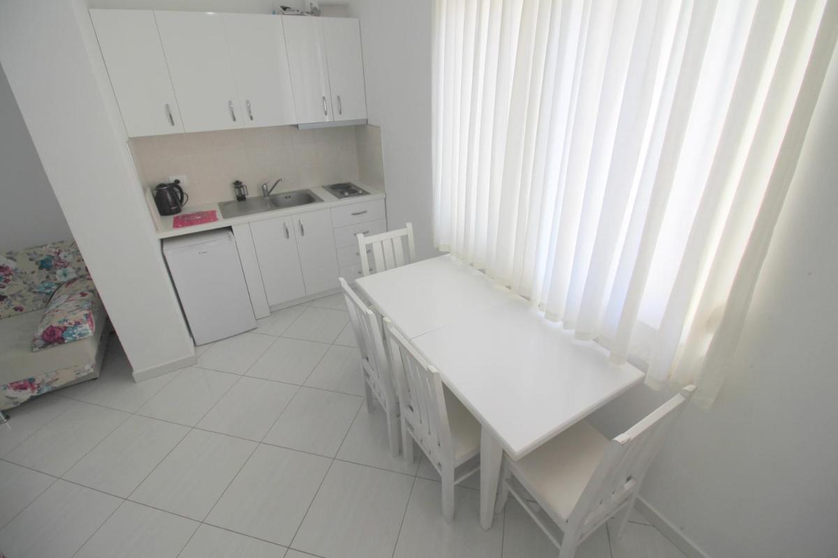 Eleana Apartments