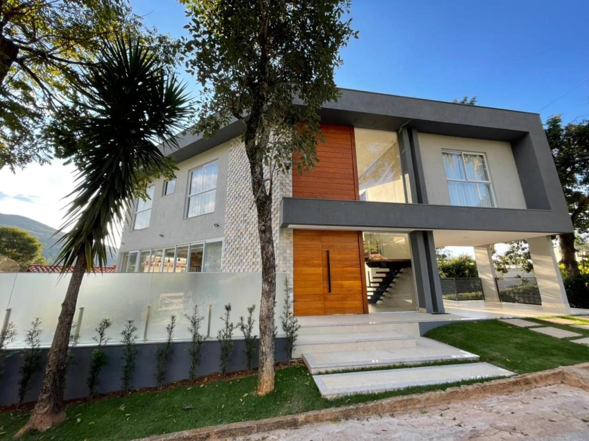 Casa Escarpas do Lago, 4 suítes e ar-condicionado