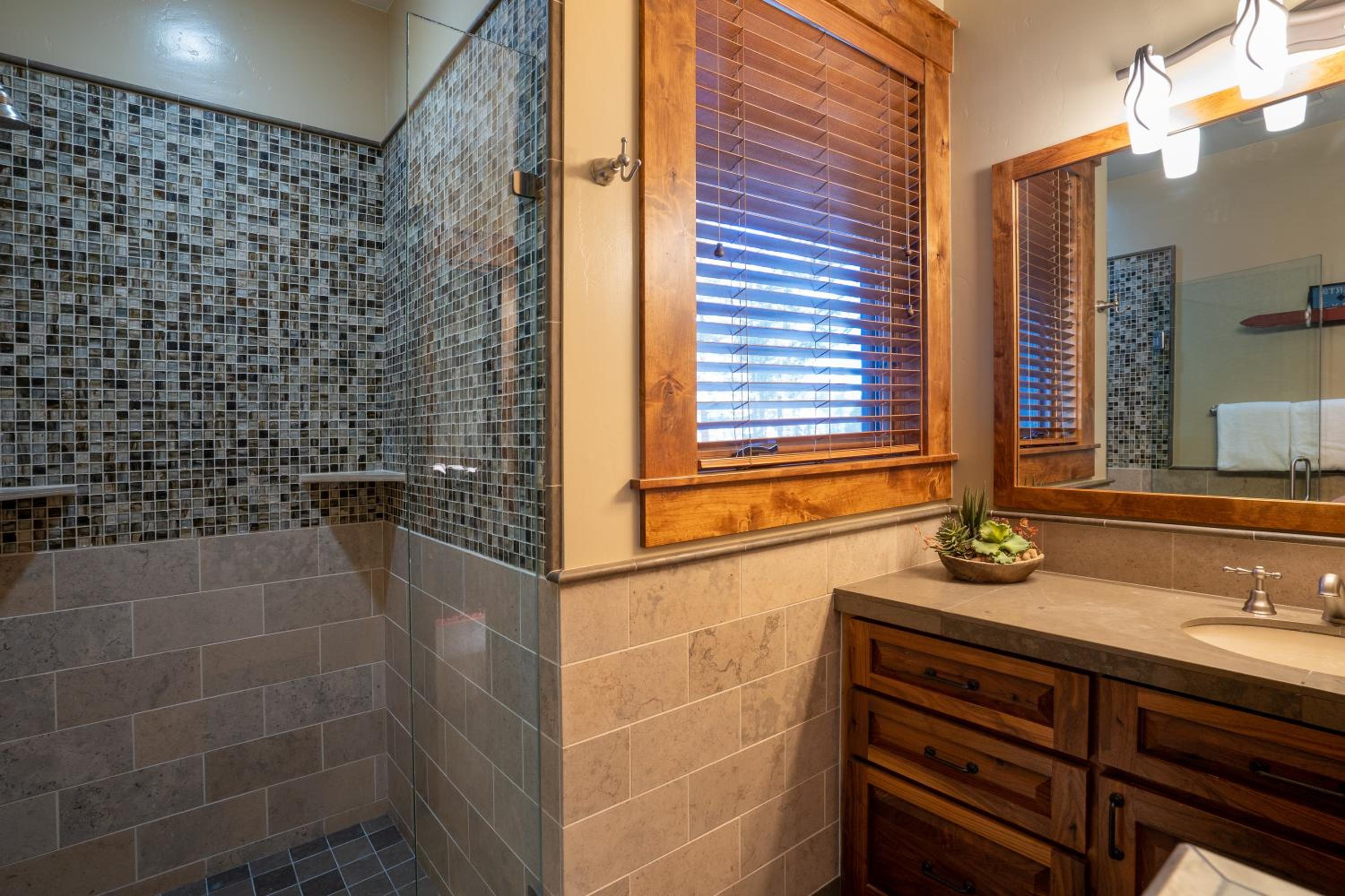 Lake Tahoe Vacations - Luxury 4BD Located at Old Greenwood! - Property Image 10