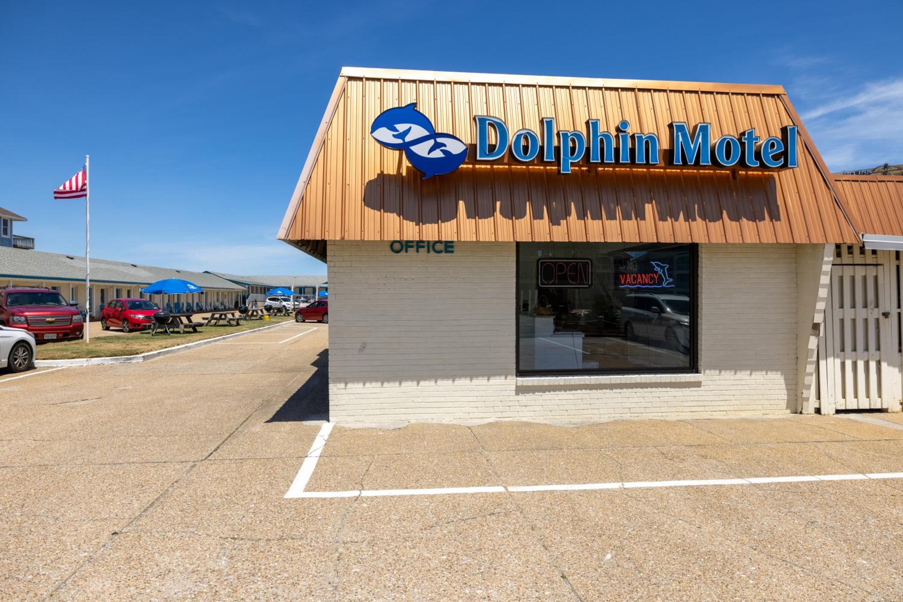 Dolphin Oceanfront Motel - Nags Head