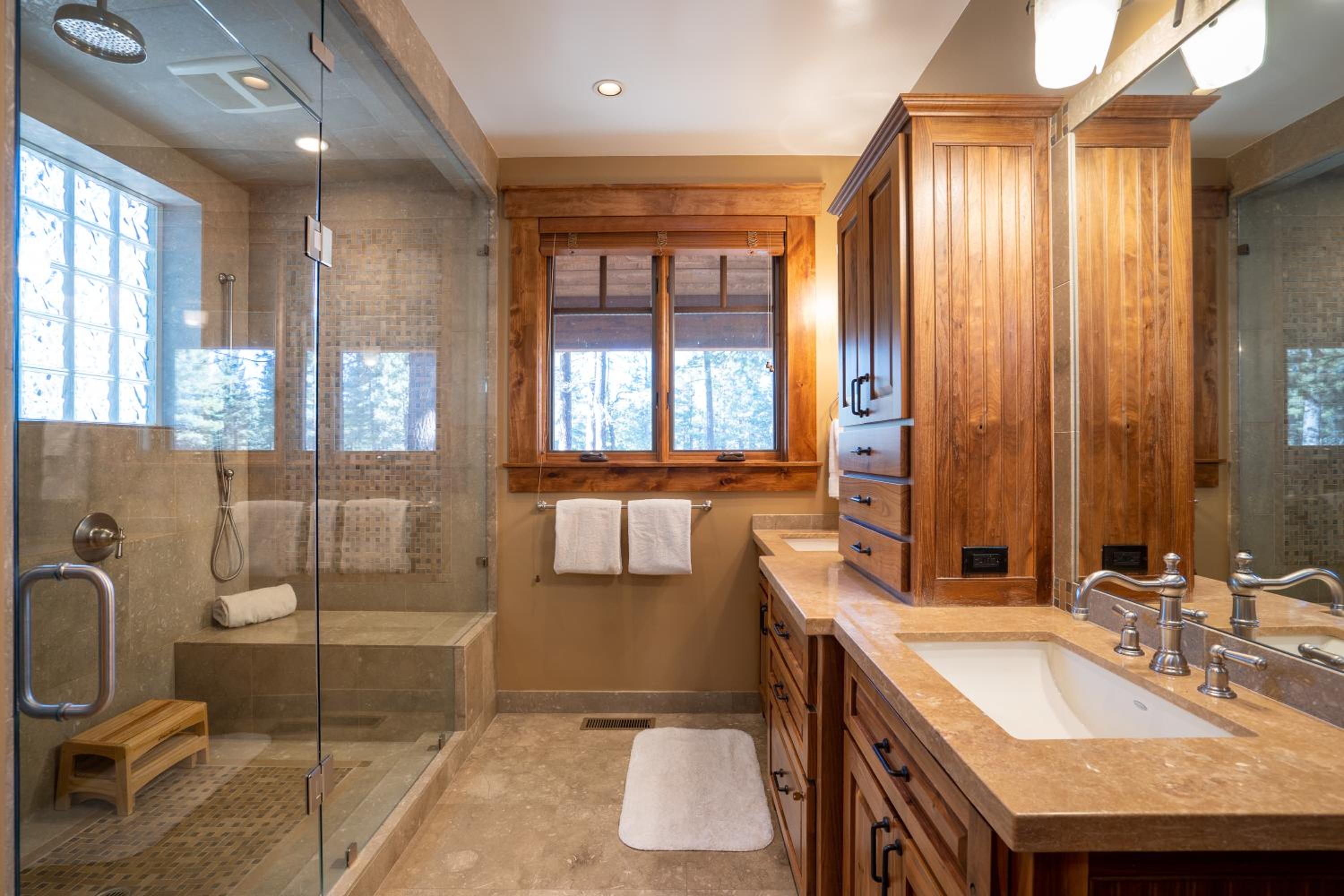 Lake Tahoe Vacations - Luxury 4BD Located at Old Greenwood! - Property Image 18