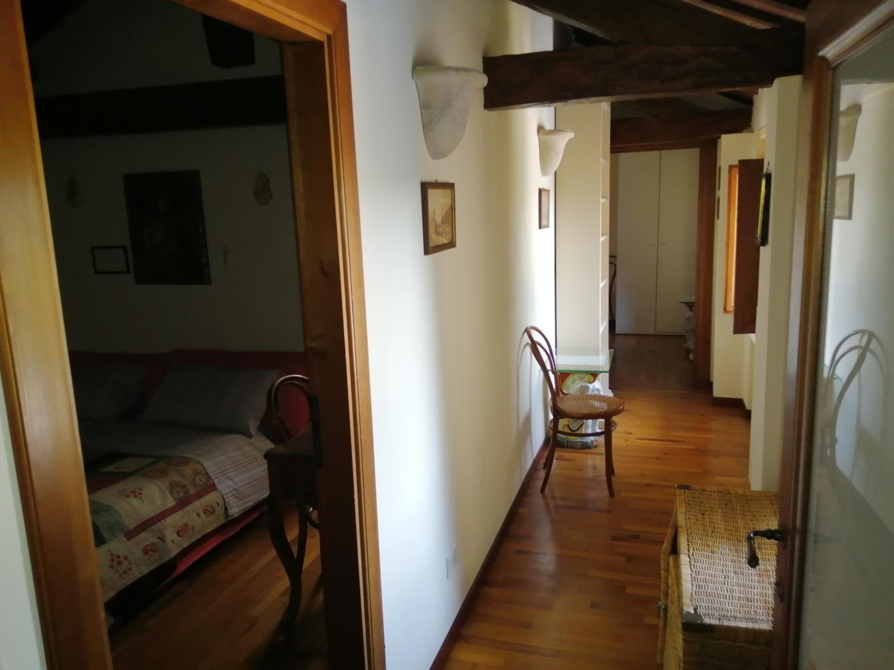 Photo 33