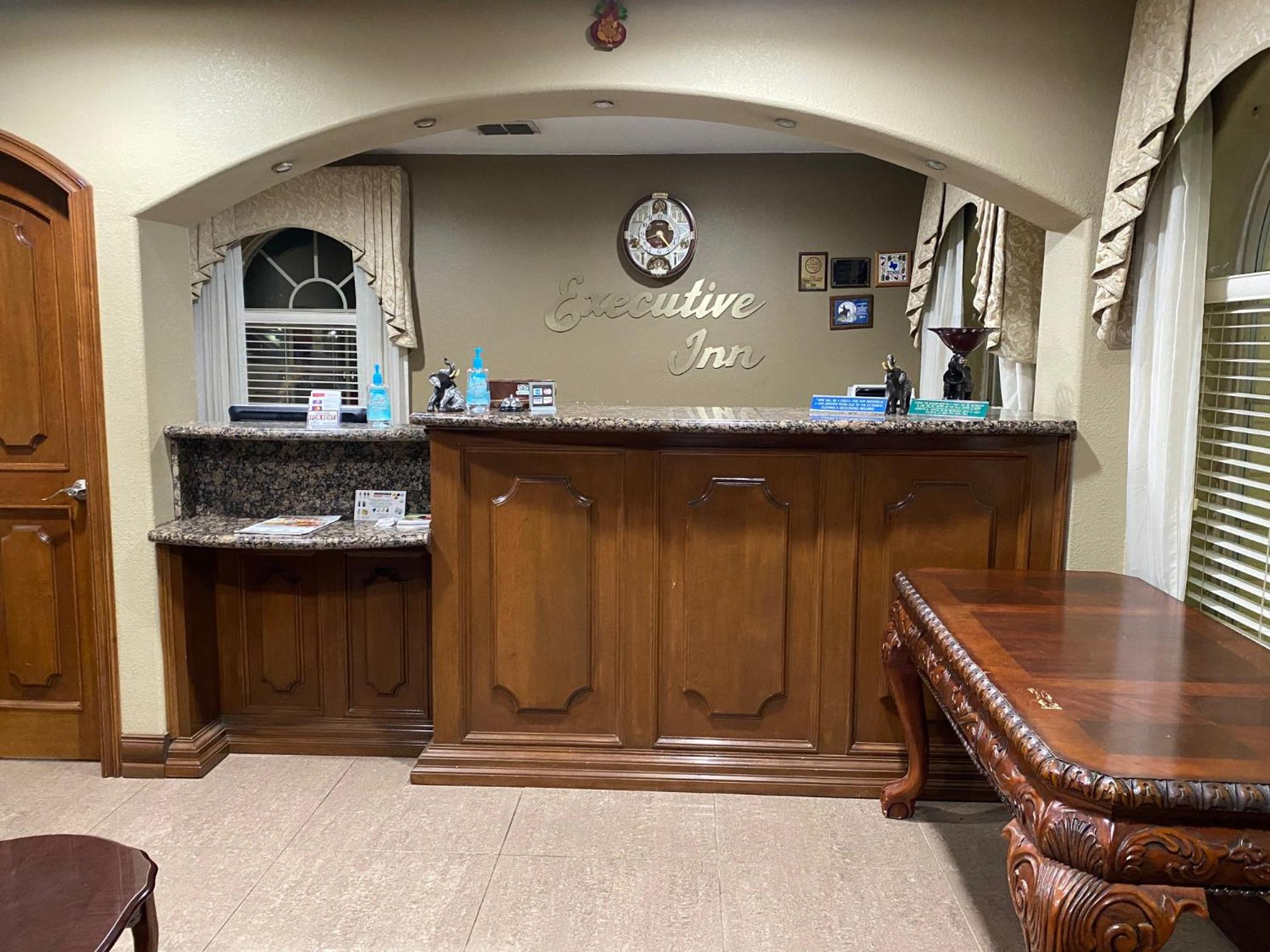 Cotulla Executive Inn