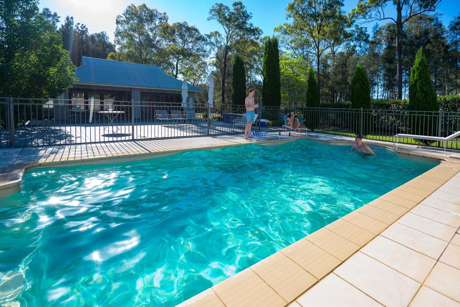 Thistle Hill Guesthouse - walk to many wineries and restaurants