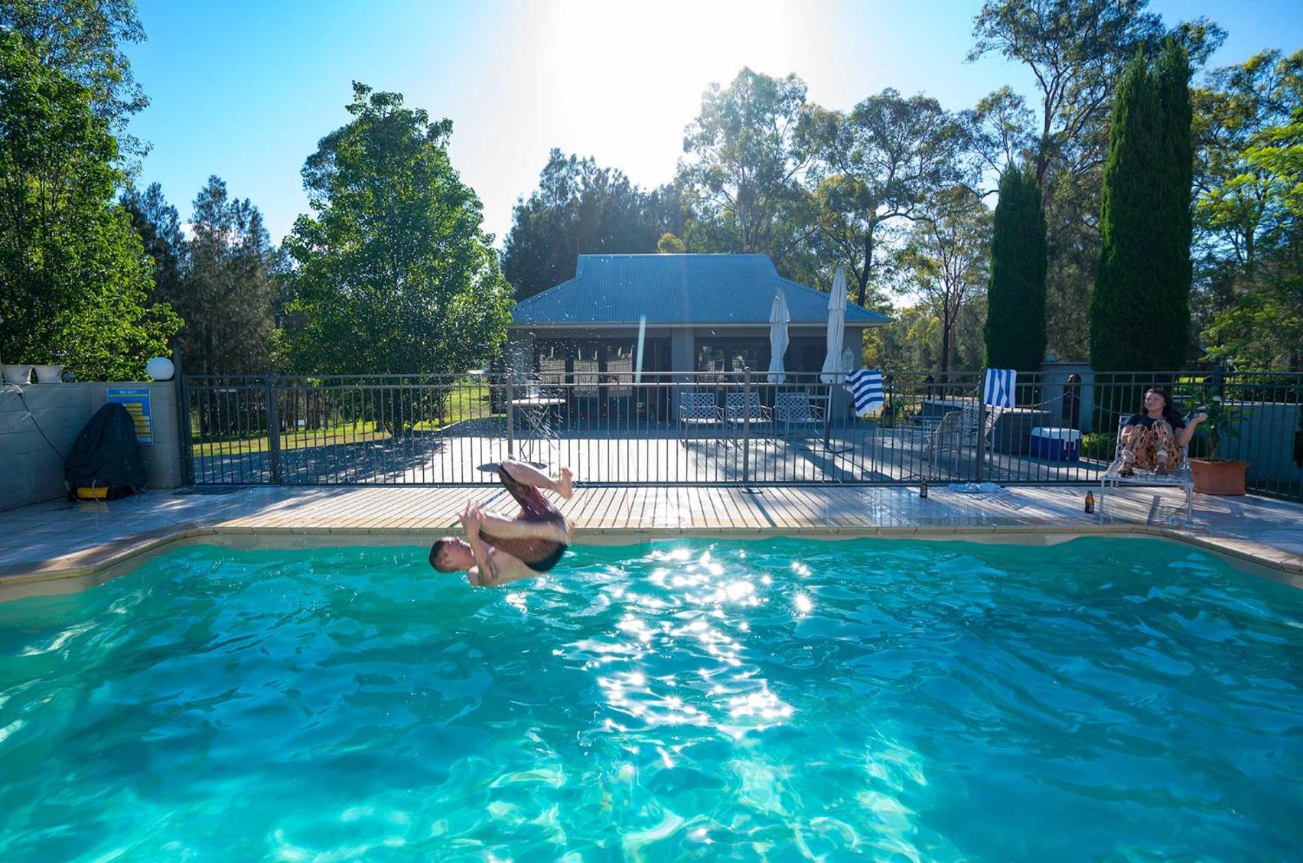Thistle Hill Guesthouse - walk to many wineries and restaurants