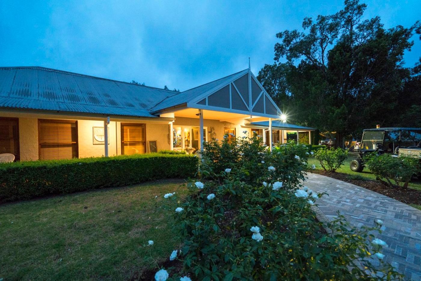 Thistle Hill Guesthouse - walk to many wineries and restaurants