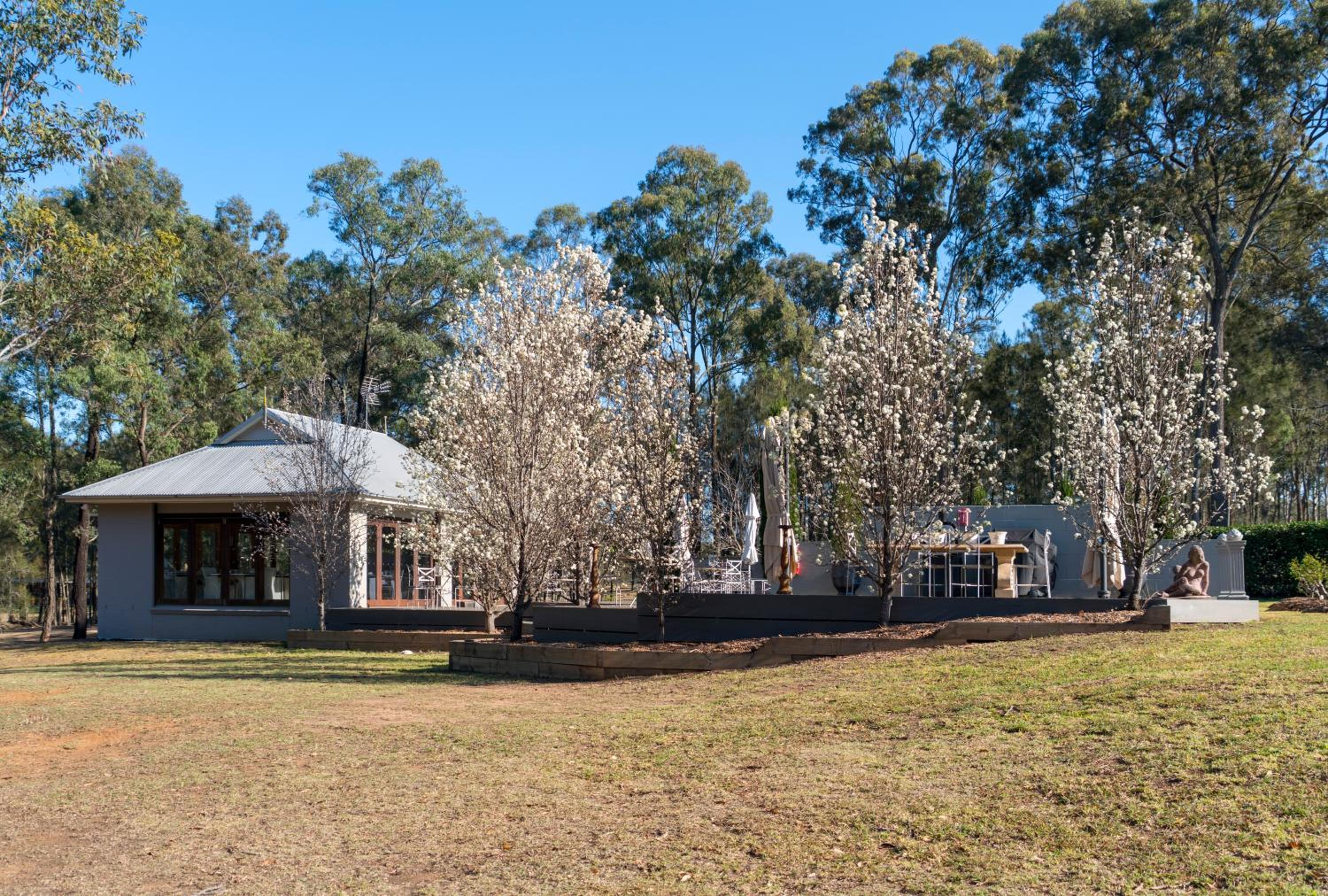 Thistle Hill Guesthouse - walk to many wineries and restaurants