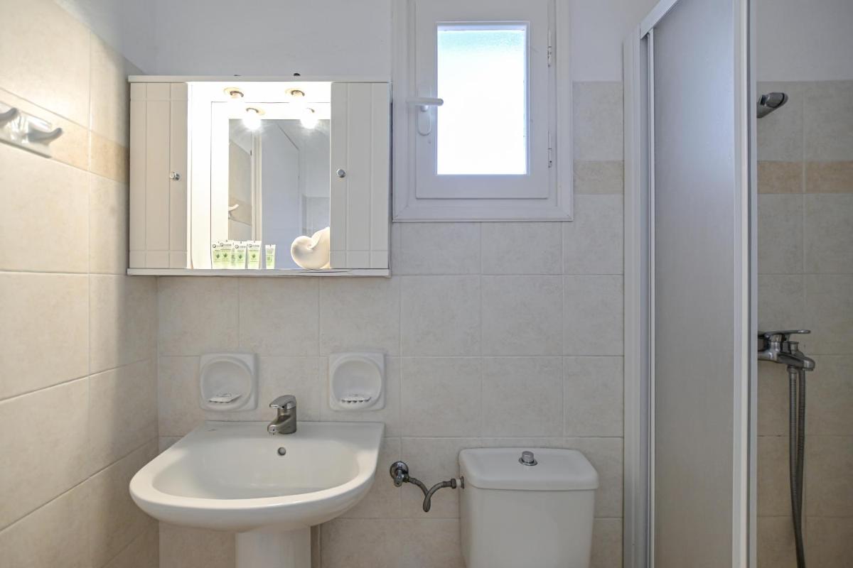 Alykes Studios & Suites