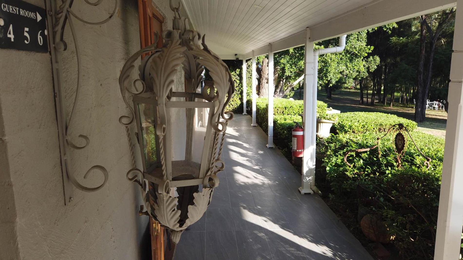 Thistle Hill Guesthouse - walk to many wineries and restaurants