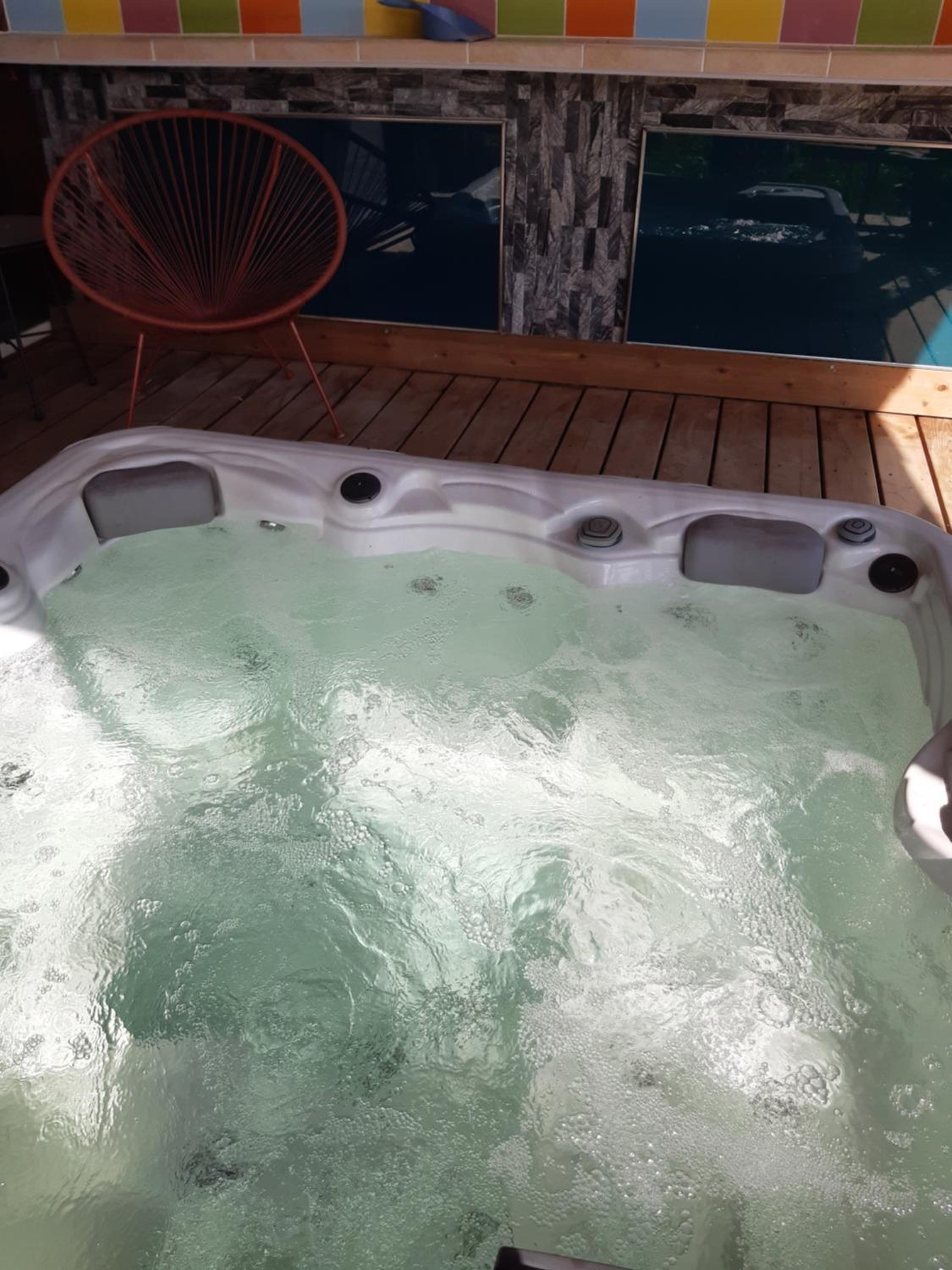 CHAMBRE DOUBLE AVEC PISCINE ET JACUZZI view 4