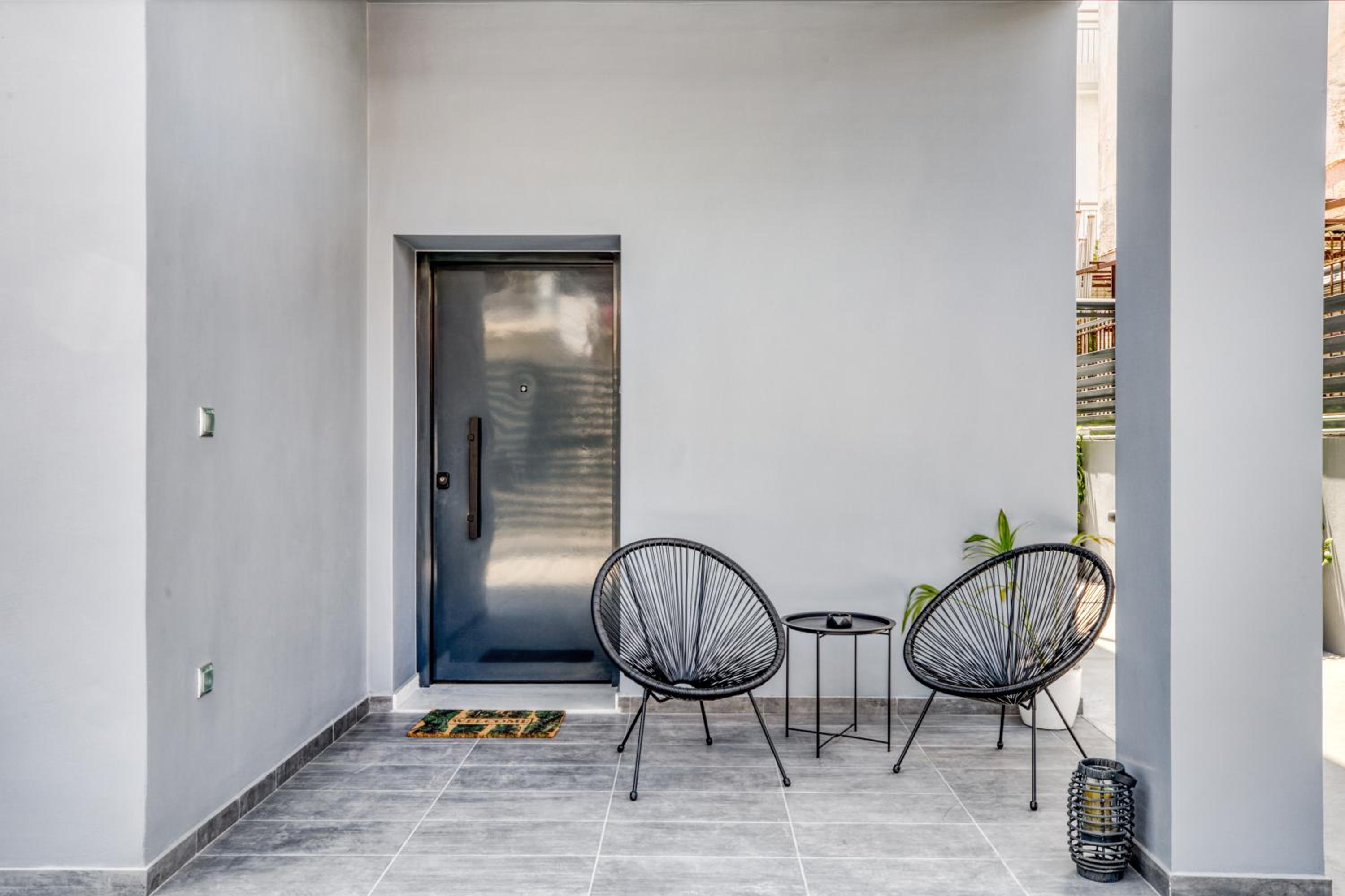 Spacious flat with courtyard in Peristeri!
