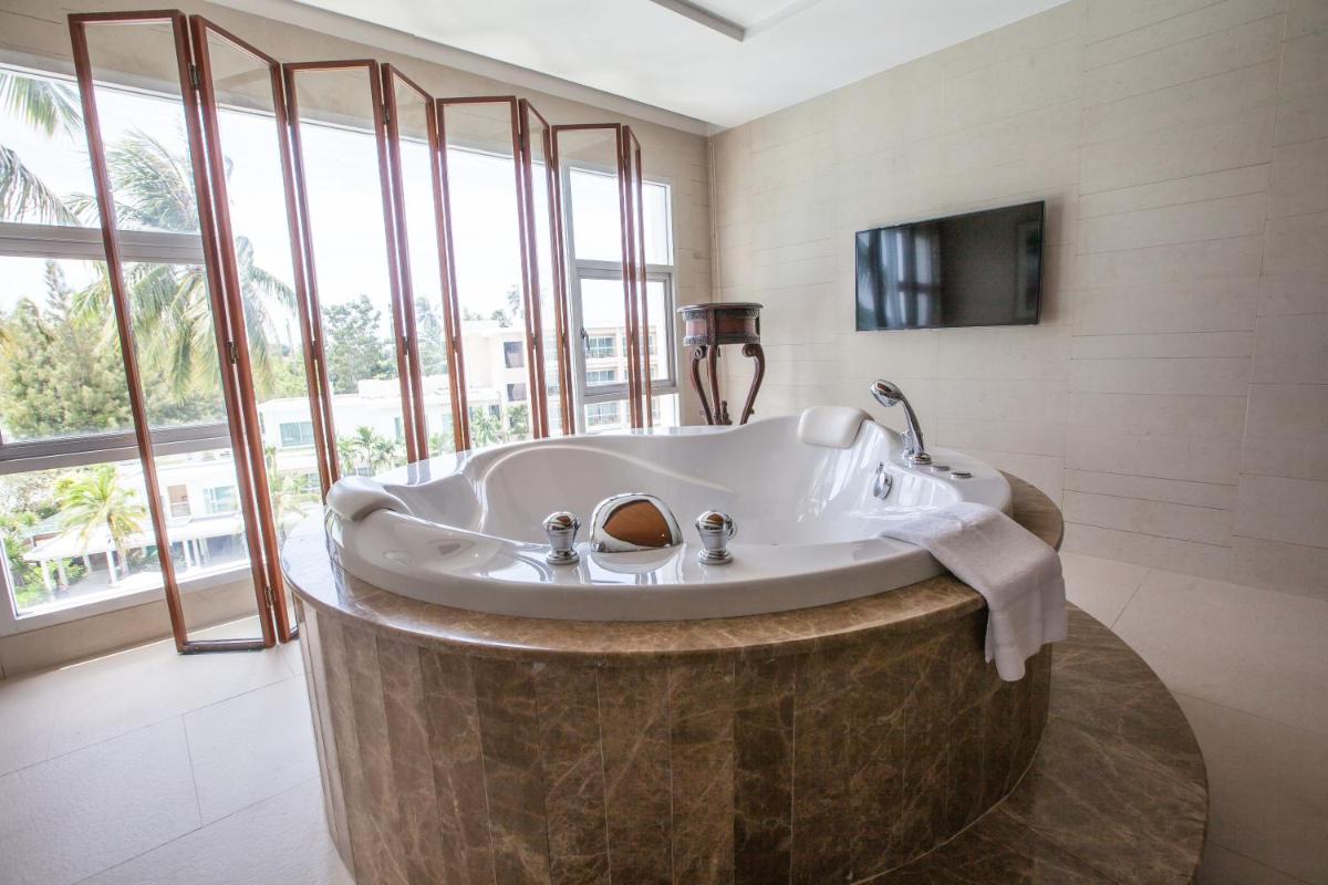 Jacuzzi